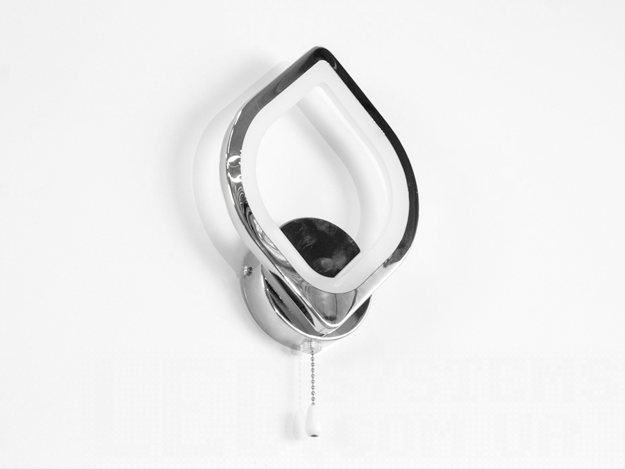 Стильне настінне світлодіодне бра в спальню виконане в стилі хай-тек. Застосовується для читання та освітлення. За допомогою вимикача є можливість зміни температури світла: холодний 6400К, нейтральний 4500К, теплий 2700К, а також включення-вимикання відбувається шнурком на самому бра. Кріпиться до стіни, до гіпсокартону або до інших настінних поверхонь.