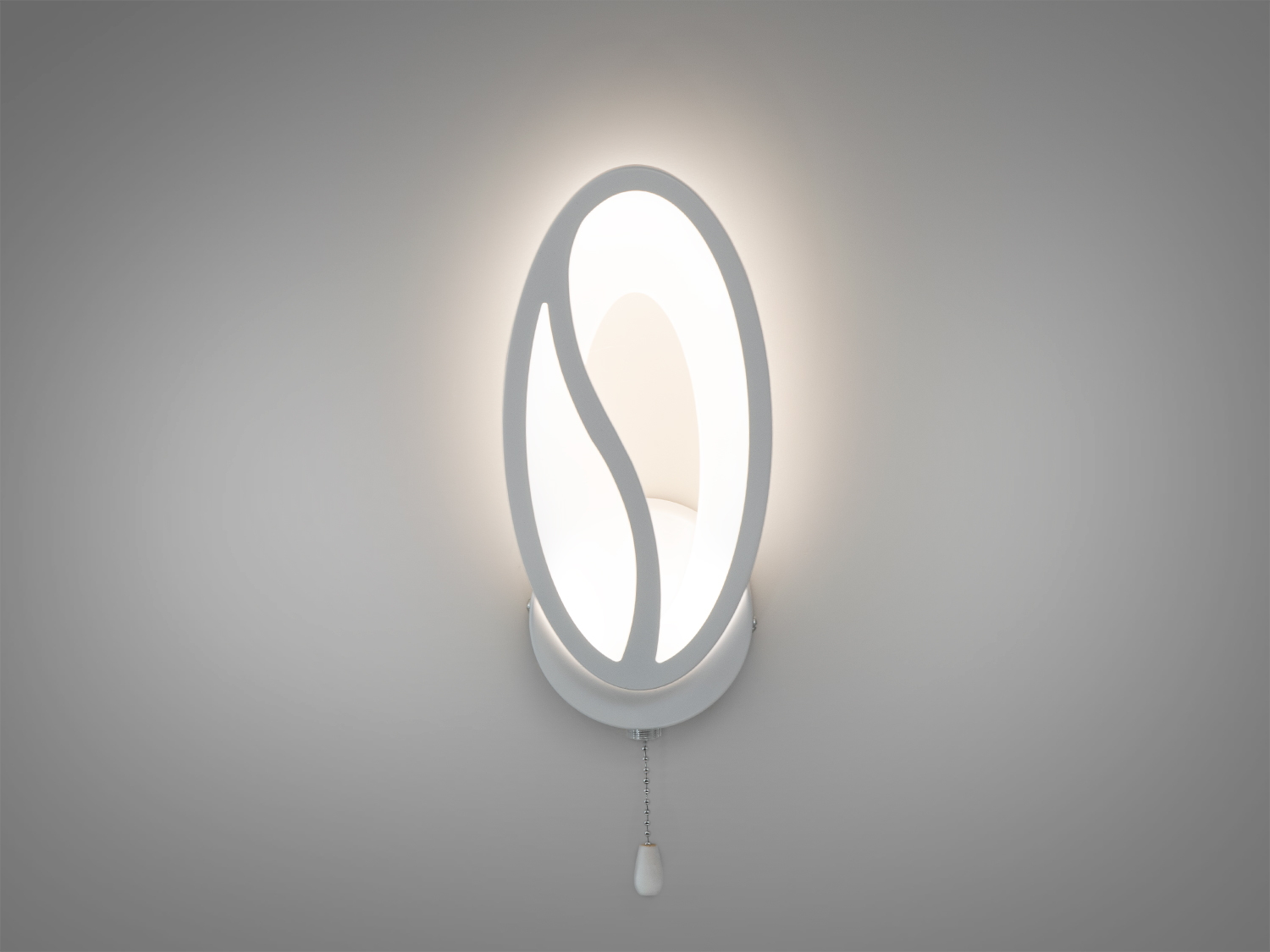 Приліжковий LED світильник у дитячий використовується для читання та освітлення. Застосовується для спальні, зали, вітальні, коридору.
За допомогою вимикача можна змінювати колірну температуру світильника: теплий 3200&deg;К, нейтральний 4100&deg;К, холодний 6000&deg;К. Колірна температура перемикається простим вимкненням-включенням світильника, як з настінного вимикача, так і шнурком на самому бра.
Завдяки сучасним світлодіодним технологіям, бра економічно споживає енергію, знижуючи витрати на електроенергію та впливаючи на екологічну стійкість домогосподарства.
Кріпиться до стіни будь-якого типу універсальним кріпленням на монтажну планку.