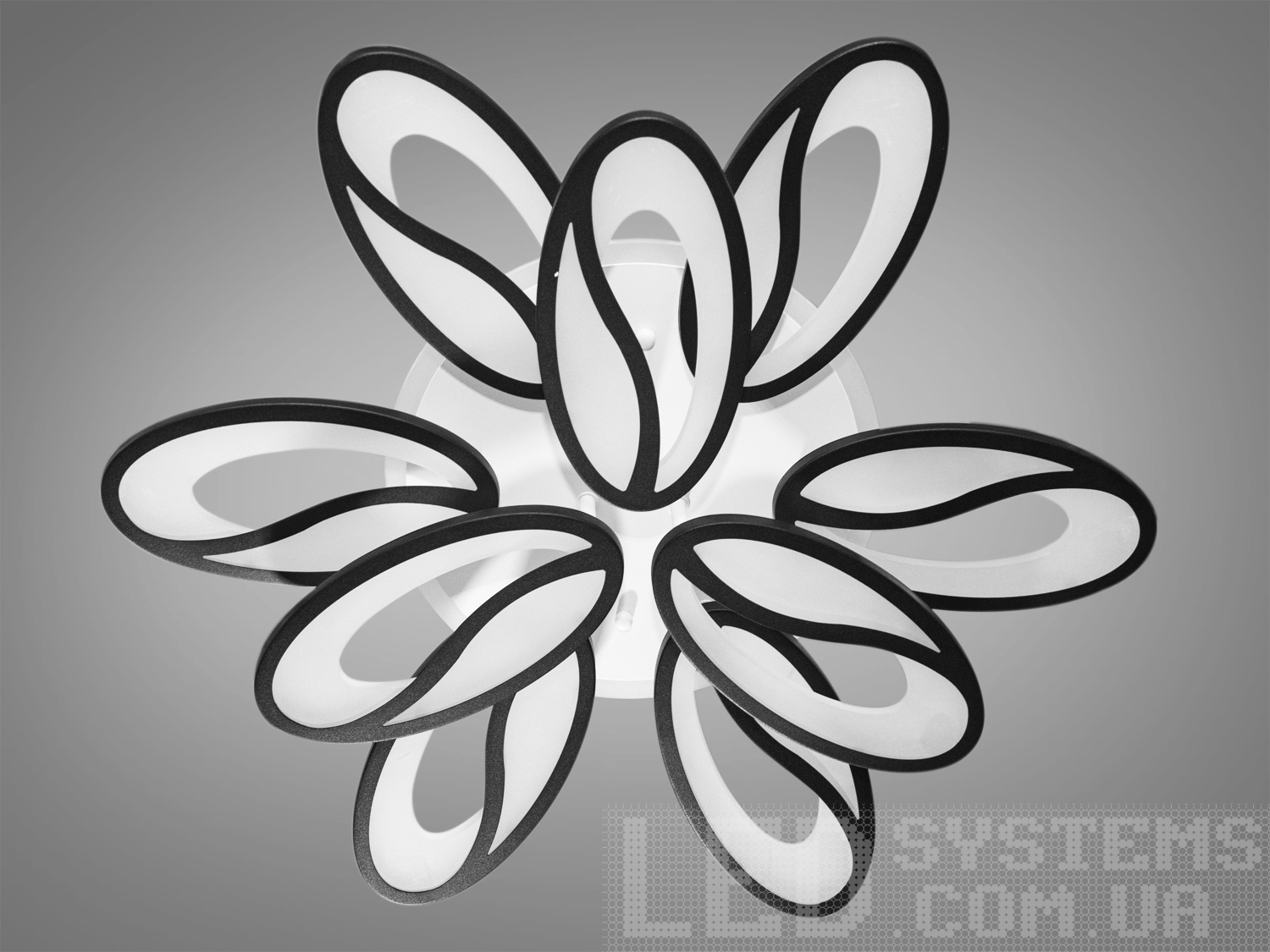 Цікава світлодіодна люстра в спальню з підсвічуванням з диммером, з пультом підходить на площу приміщення приблизно 21 кв.м.
Світлодіодна люстра має кілька режимів: холодний 6400К, нейтральний 4500К, теплий 2700К, кольорове підсвічування, суміщений режим &ndash; будь-яке основне світло плюс будь-який колір світлодіодного підсвічування. Регулювання яскравості люстри від 5 до 100% відбувається за допомогою пульта дистанційного керування, що входить до комплекту.
Люстра світить яскраво, але не сліпить за рахунок матеріалу &ndash; акрилу, до того ж цей матеріал дуже міцний &ndash; його важко зашкодити. Застосовується для невеликого залу, вітальні, кухні, спальні, їдальні, дитячої, тому що відсутні елементи, що б'ються. Кріпиться до підвісних, натяжних, звичайних стель.