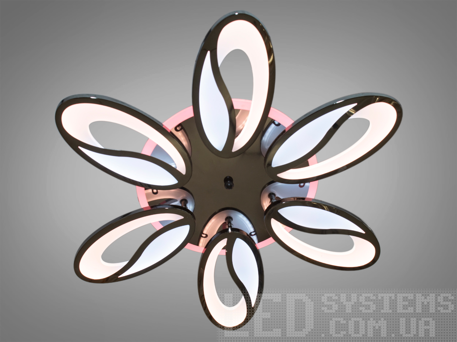 LED люстра на кухню з диммером, з пультом, з LED підсвічуванням, підходить на площу приміщення приблизно 15 кв.м.
Світлодіодна люстра має кілька режимів: холодний 6400К, нейтральний 4500К, теплий 2700К, кольорове підсвічування, суміщений режим &ndash; будь-яке основне світло плюс будь-який колір світлодіодного підсвічування. Регулювання яскравості люстри від 5 до 100% відбувається за допомогою пульта дистанційного керування, що входить до комплекту.
Люстра світить яскраво, але не сліпить за рахунок матеріалу &ndash; акрилу, до того ж цей матеріал дуже міцний &ndash; його важко зашкодити. Застосовується для невеликого залу, вітальні, кухні, спальні, їдальні, дитячої, тому що відсутні елементи, що б'ються. Кріпиться до підвісних, натяжних, звичайних стель.