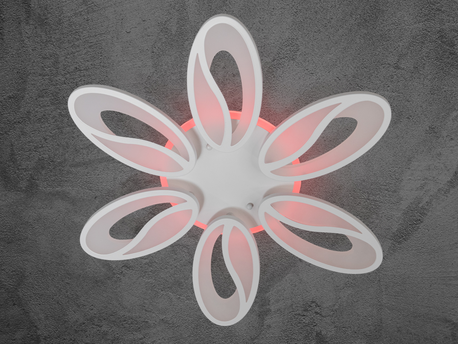 Невелика LED люстра з підсвічуванням, з пультом, диммером підходить на площу приміщення приблизно 15кв.м.
Світлодіодна люстра має кілька режимів: холодний 6400К, нейтральний 4500К, теплий 2700К, кольорове підсвічування, суміщений режим &ndash; будь-яке основне світло плюс будь-який колір світлодіодного підсвічування. Регулювання яскравості люстри від 5 до 100% відбувається за допомогою пульта дистанційного керування, що входить до комплекту.
Люстра світить яскраво, але не сліпить за рахунок матеріалу акрилу, до того ж цей матеріал дуже міцний його важко пошкодити. Застосовується для невеликого залу, вітальні, кухні, спальні, їдальні, дитячої, оскільки відсутні елементи, що б'ються. Кріпиться до підвісних, натяжних, звичайних стель.