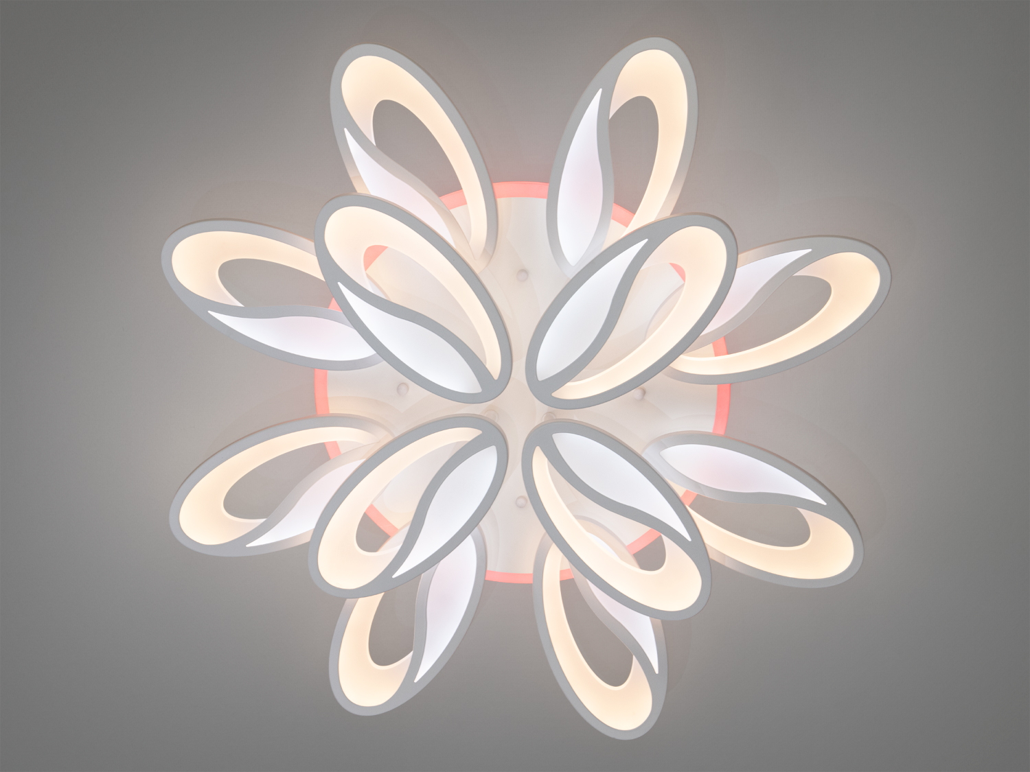 Витончена світлодіодна люстра Diasha 8090 біла з диммером та пультом. Ідеальна для сучасного інтер′єру, освітлює до 26 кв.м.