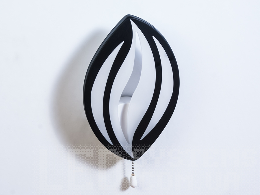 Незвичайний світлодіодний світильник застосовується для читання та освітлення. За допомогою вимикача є можливість зміни температури світла: холодний 6400К, нейтральний 4500К, теплий 2700К, а також включення-вимикання відбувається шнурком на самому бра. Кріпиться до стіни, до гіпсокартону або до інших настінних поверхонь.