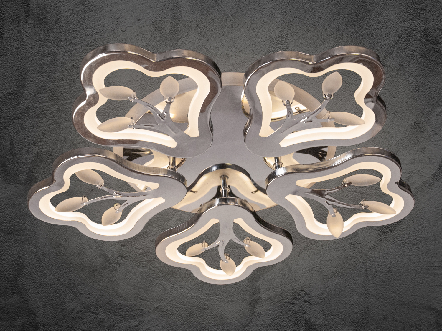 Стельова LED люстра 135 Вт з пультом, хромована з 5 світловими модулями, регулювання яскравості та кольору світла.