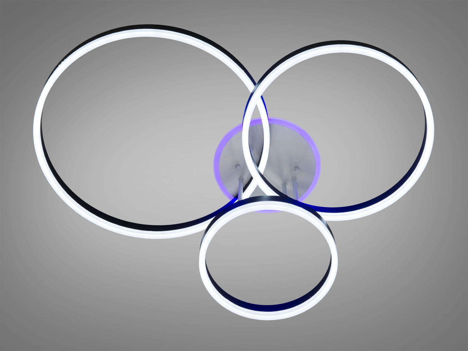 Стильна чорна LED люстра з диммером для приміщень до 17 м², ідеальна для сучасного інтер′єру.