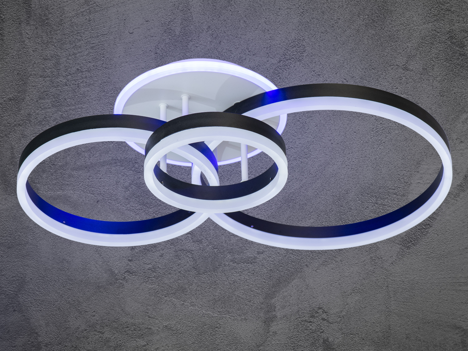 Стельова LED люстра 8174-3BK-LS з трьома кільцями, 120 Вт. Чорний корпус, пульт, димер, зміна температури та режим нічника для сучасних інтер’єрів.