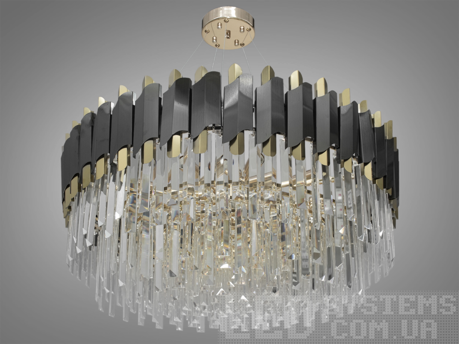 Кришталева люстра в сучасному стилі добре виглядатиме в інтер'єрі зали, вітальні, спальні, їдальні, сучасних холах. Висота люстри регулюється, завдяки чому підходить для низьких стель. У класичний інтер'єр вона вносить нотки сучасності та легкої грайливості, а квартирі студії у стилі лофт дарує крапельку суворості та впорядкованості.
Стельове кріплення на планку універсальне та підходить для навісних, натяжних та звичайних стель. Люстра-підвіс під лампи розжарювання, економки або світлодіодні лампи з цоколем Е14.
Увага. Вага люстри понад 10кг.