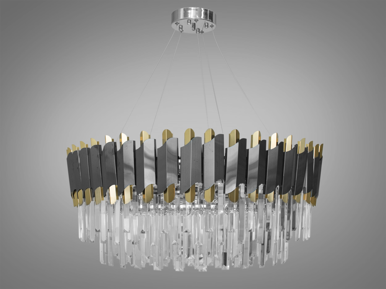 Розкішна кришталева люстра на кухню-студію в сучасному стилі добре виглядатиме в інтер'єрі залу, вітальні, спальні, їдальні, сучасних холах. Висота люстри регулюється, завдяки чому підходить для низьких стель. У класичний інтер'єр вона вносить нотки сучасності та легкої грайливості, а квартирі студії у стилі лофт дарує крапельку суворості та впорядкованості.
Стельове кріплення на планку універсальне та підходить для навісних, натяжних та звичайних стель. Люстра-підвіс під лампи розжарювання, економки або світлодіодні лампи з цоколем Е14.
Увага. Вага люстри 18кг.