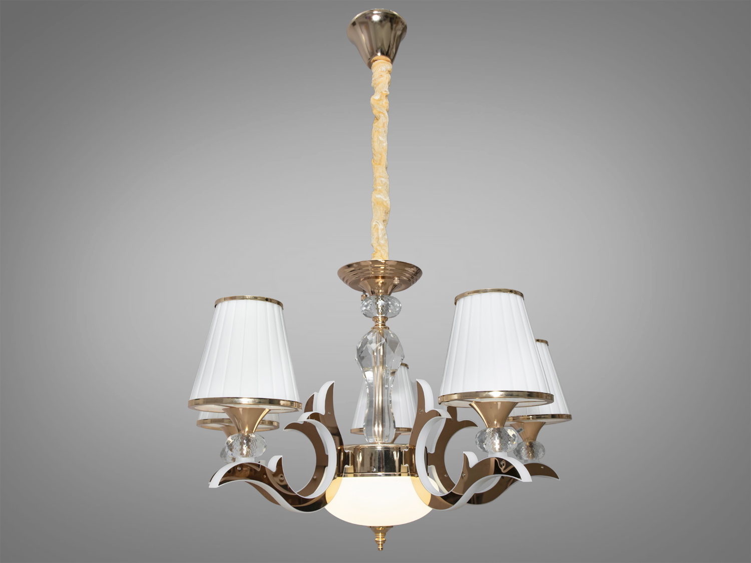 Вишукання класична люстра з ріжками, що світяться, застосовується для банкетного або концертного залу, вітальні або спальні, ресторану або готелю.
Ви самі зможете вирішити, як виглядатиме ця люстра у Вашому інтер'єрі: класично &ndash; з простим ланцюгом, або шляхетно &ndash; з ланцюгом у оксамитовому чохлі. І все це доповнено оригінальним підсвічуванням, що виливається з самої її серцевини.
Люстра з рожками, що світять, на 25W і на 5 ламп під класичну лампу розжарювання, економку, або світлодіодну лампу з цоколем Е14.