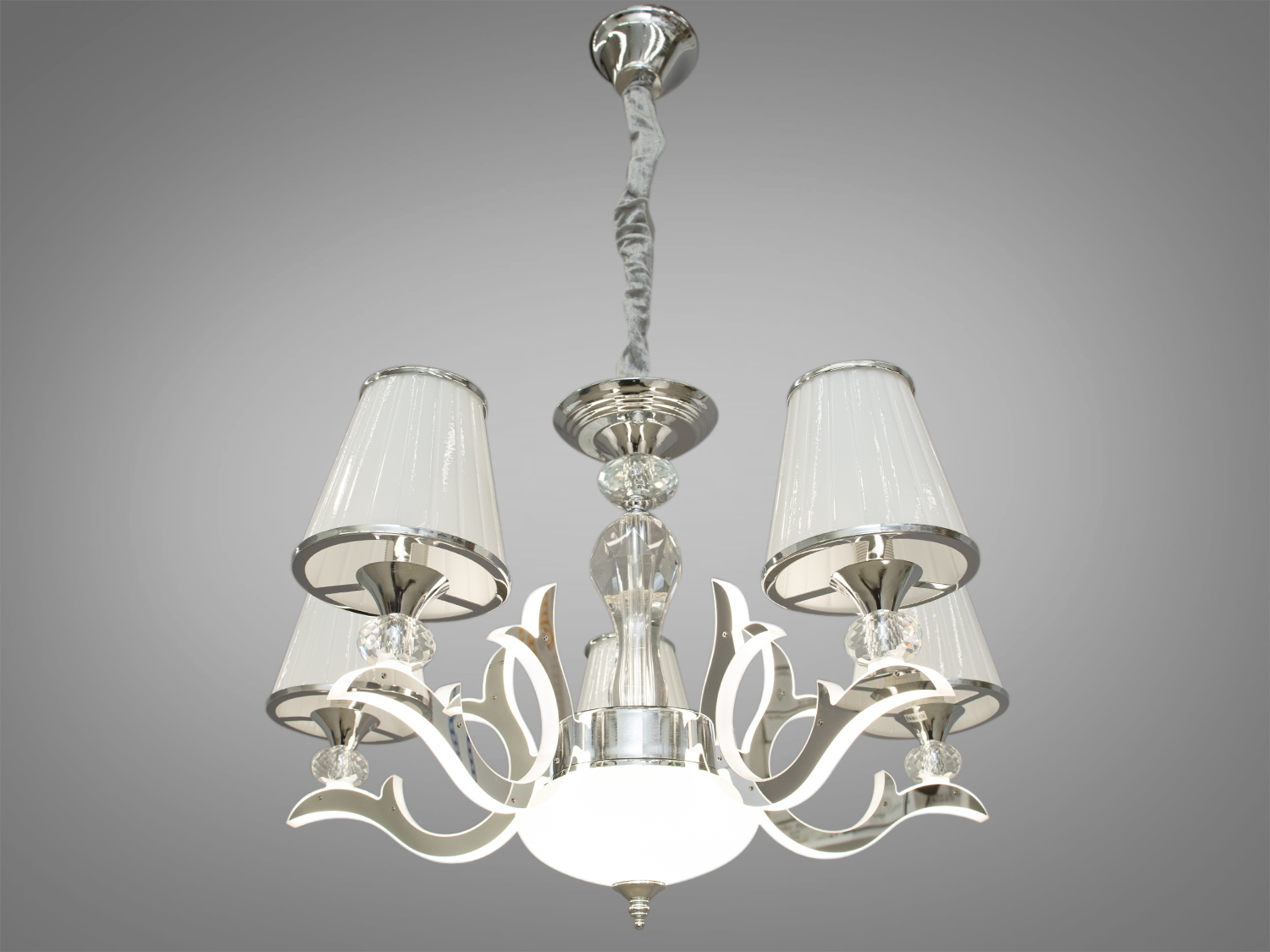 Стильна&nbsp;класична люстра з ріжками, що світяться, застосовується для банкетного або концертного залу, вітальні або спальні, ресторану або готелю.
Ви самі зможете вирішити, як виглядатиме ця люстра у Вашому інтер'єрі: класично &ndash; з простим ланцюгом, або шляхетно &ndash; з ланцюгом у оксамитовому чохлі. І все це доповнено оригінальним підсвічуванням, що виливається з самої її серцевини.
Люстра з рожками, що світять, на 25W і на 5 ламп під класичну лампу розжарювання, економку, або світлодіодну лампу з цоколем Е14.&nbsp;