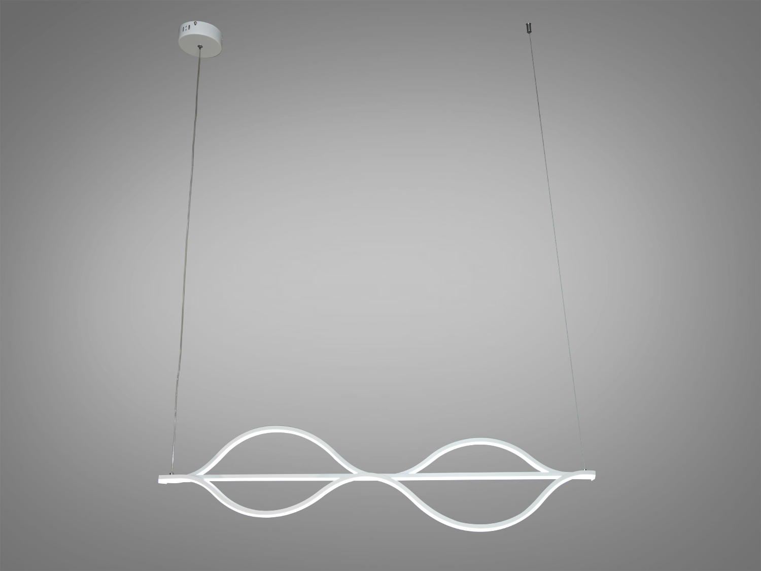 Підвісна LED люстра у сучасному стилі також ідеально підійде як для ресторанів з люстрами, що висять над столиками, так і для квартир із сучасним дизайном, створюючи атмосферу самотності та комфорту. Яскраве світло повинне бути тільки там, де це дійсно необхідно, а решта простору має наповнюватися м'яким, що доповнює світлом.
Світильник при кожному включенні/вимкненні змінюється відтінком світла &ndash; від теплого до холодного і нейтрального, створюючи ідеальну атмосферу.
Висота цих люстр легко регулюється завдяки тросикам, що дозволяє ідеально підлаштувати розташування світла. Розсіювач із силікону гарантує безпеку в експлуатації - він не б'ється і не нагрівається. Алюмінієвий корпус ефективно відводить тепло від світлодіодів, подовжуючи термін служби. Кріплення на монтажну планку універсальне та підходить для стель будь-якого типу.