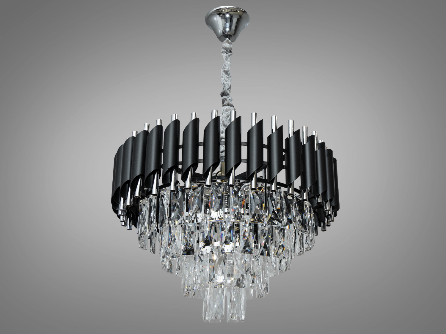 Сучасна кришталева люстра в кухню-їдальню з металевим корпусом і кришталевими підвісками добре виглядатиме в інтер'єрі спальні, зали, вітальні, їдальні, квартирі студії, як у стилі лофт, так і в класичному інтер'єрі. При цьому у будь-якому стилі вона залишається 