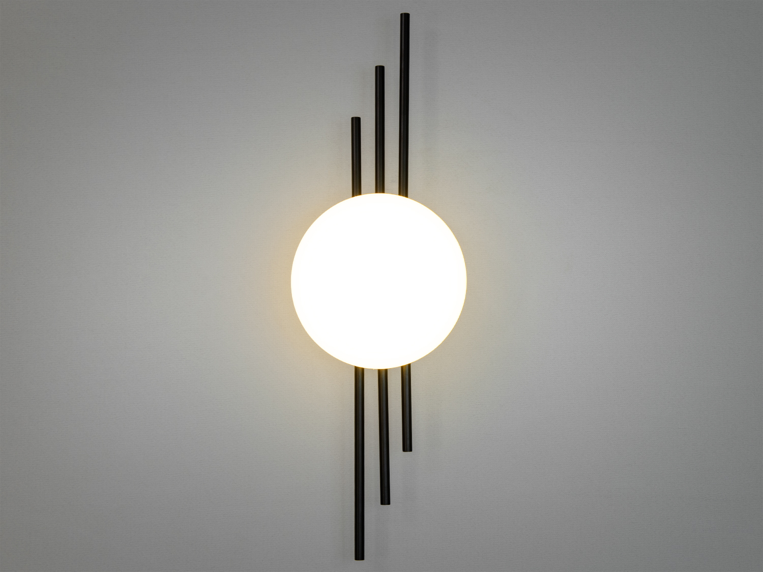 Настінне світлодіодне бра у вітальню - це стильний баланс мінімалізму і геометричної вишуканості. Його лаконічний дизайн з білою світловою кулею, що ніби ширяє на тлі строгих чорних ліній, робить його ідеальним вибором для тих, хто цінує сучасний і витончений підхід до оформлення інтерєру.