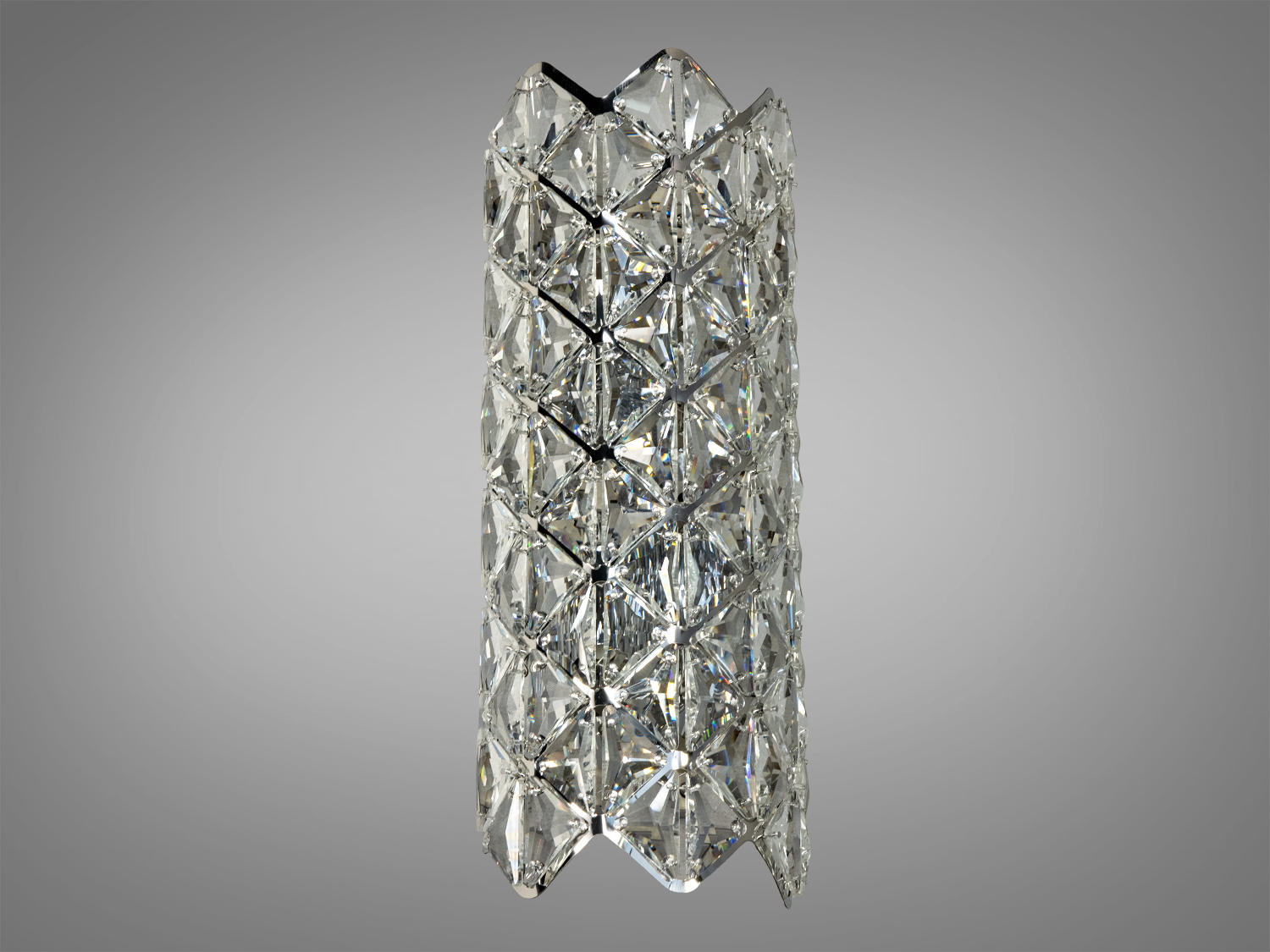 Настінний світильник Diasha срібного кольору з кришталевими елементами для сучасного інтер′єру.