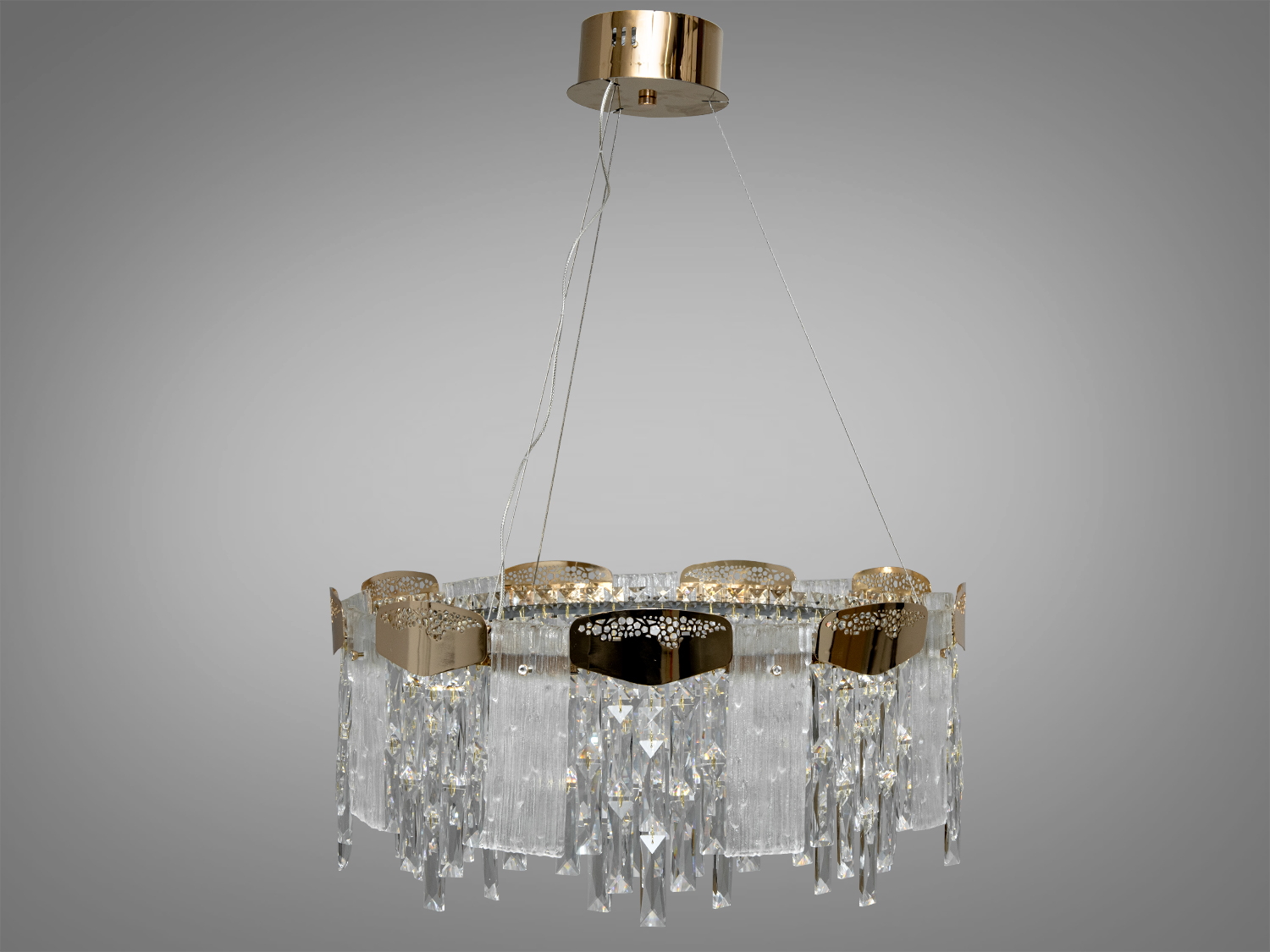 Нарядна&nbsp;кришталева світлодіодна люстра для залу також ідеально підійде для невеликих приміщень, і навіть для низьких стель, так як висота регулюється, наприклад в коридор, кухню, спальню.
Світлодіодна люстра має кілька режимів: холодний 6000К, нейтральний 4100К, теплий 3200К. Перемикання здійснюється з настінного вимикача почерговим включенням/вимкненням. Світлодіоди дозволяють підбирати необхідну температуру світла. Використання гнучкого світлодіодного модуля в люстрі дозволяє вивести естетичні якості на новий сучасний рівень.
Кріпиться до стелі (гіпсокартонним, навісним, натяжним) універсальним кріпленням-на планку.