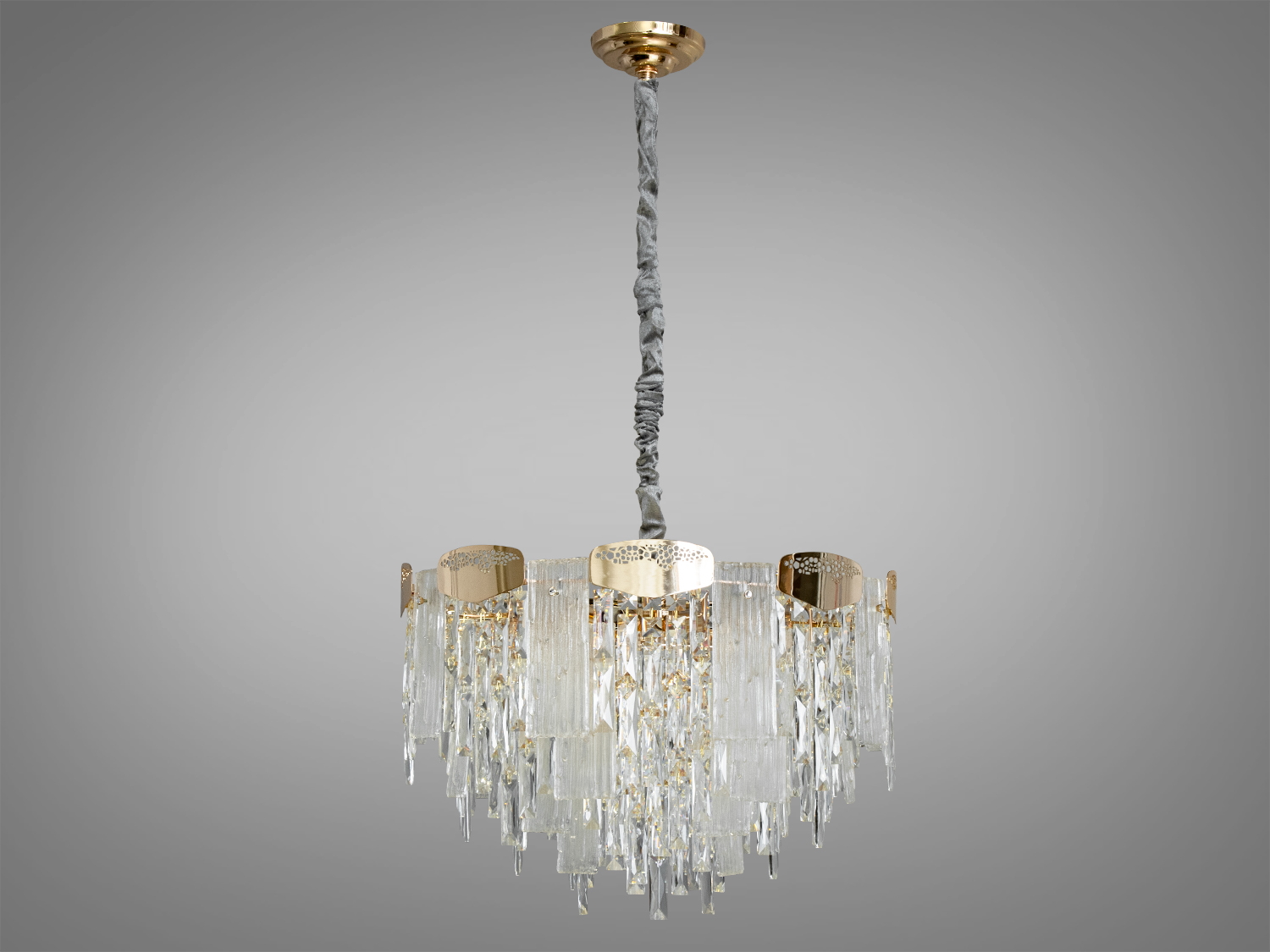 Розкішна кришталева люстра в спальню добре виглядатиме в інтер'єрі зали, вітальні, спальні, їдальні. Також застосовується в інтер'єр банкетного чи концертного залу, ресторану чи готелю.
На неї можна дивитися під будь-яким кутом, і не дивлячись на легкість конструкції люстри, ви завжди бачитимете лампи тільки через скло. У класичний інтер'єр вона вносить нотки сучасності та легкої грайливості, а квартирі студії у стилі лофт дарує крапельку суворості та впорядкованості.
Висота люстри регулюється завдяки чому підходить для невеликих кімнат та низьких стель. Стельове кріплення на планку універсальне і підходить для стель будь-якого типу. Люстра-підвіс під звичайні лампочки розжарювання, економки або світлодіодні лампи із цоколем Е14.
Увага. Вага люстри понад 8кг.