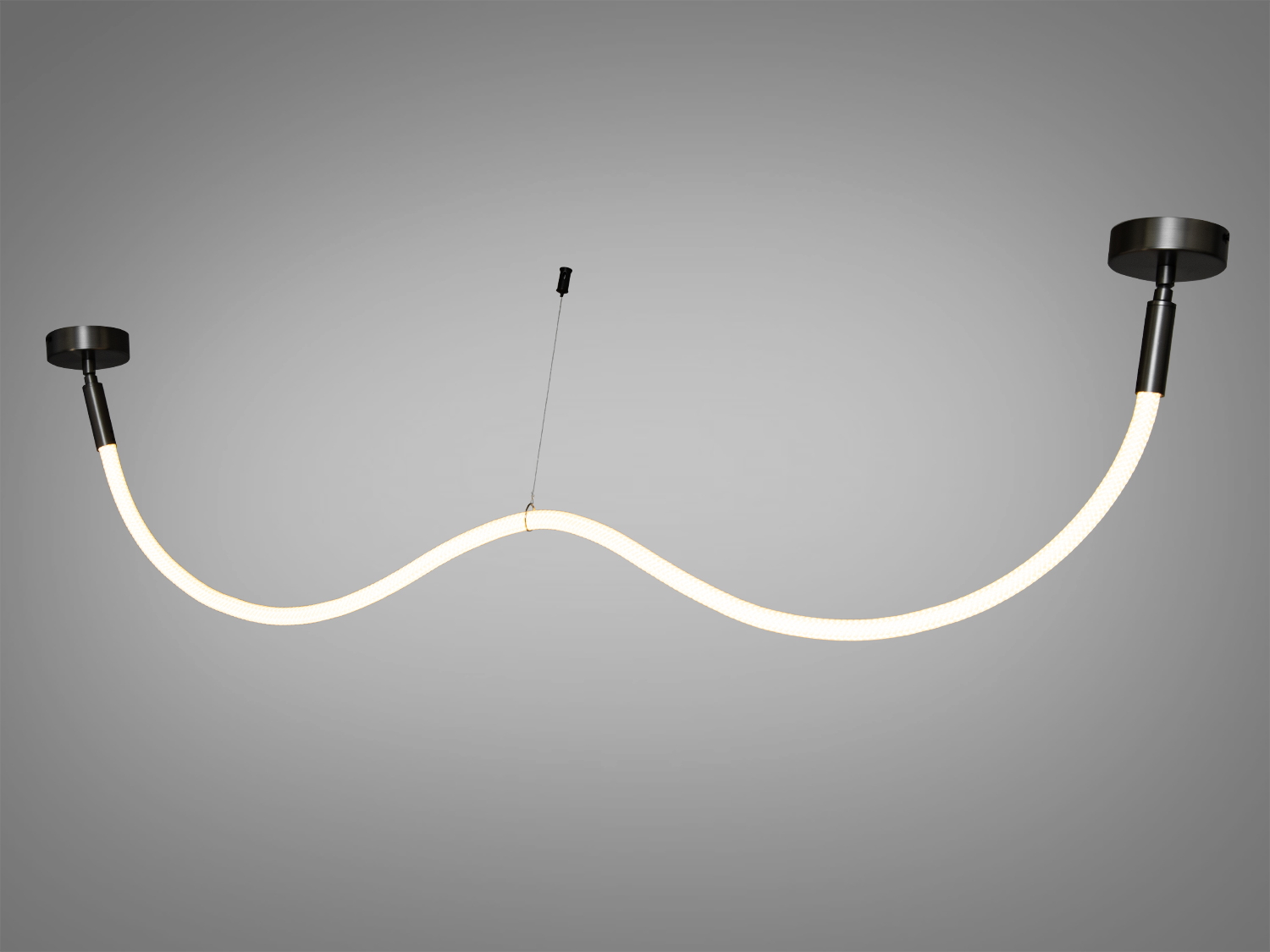 Лаконічний LED світильник для вітальні з оригінальним модним дизайном. Це ідеальний варіант для зон, де потрібна концентрація або релаксація, наприклад, у робочих кабінетах, зонах відпочинку або навіть у дитячих кімнатах. Ця люстра ідеально підійде для вітальні, їдальні, а також для розміщення у центрі столу або кухні.
Гнучка силіконова трубка, обгорнена натуральним текстилем, створюючи різні хвилеподібні форми, що світяться, що робить його унікальним і не схожим на інші світильники. Додатково текстильна обтяжка забезпечує довговічність та оберігає силіконову поверхню від зносу. Витончені світлодіодні світильники призначені для створення яскравого світлодіодного освітлення.
Крім того, важливо відзначити, що колір світіння цього світильника складає 3200К.
Люстра кріпиться до стелі будь-якого типу універсальним кріпленням на монтажну планку.