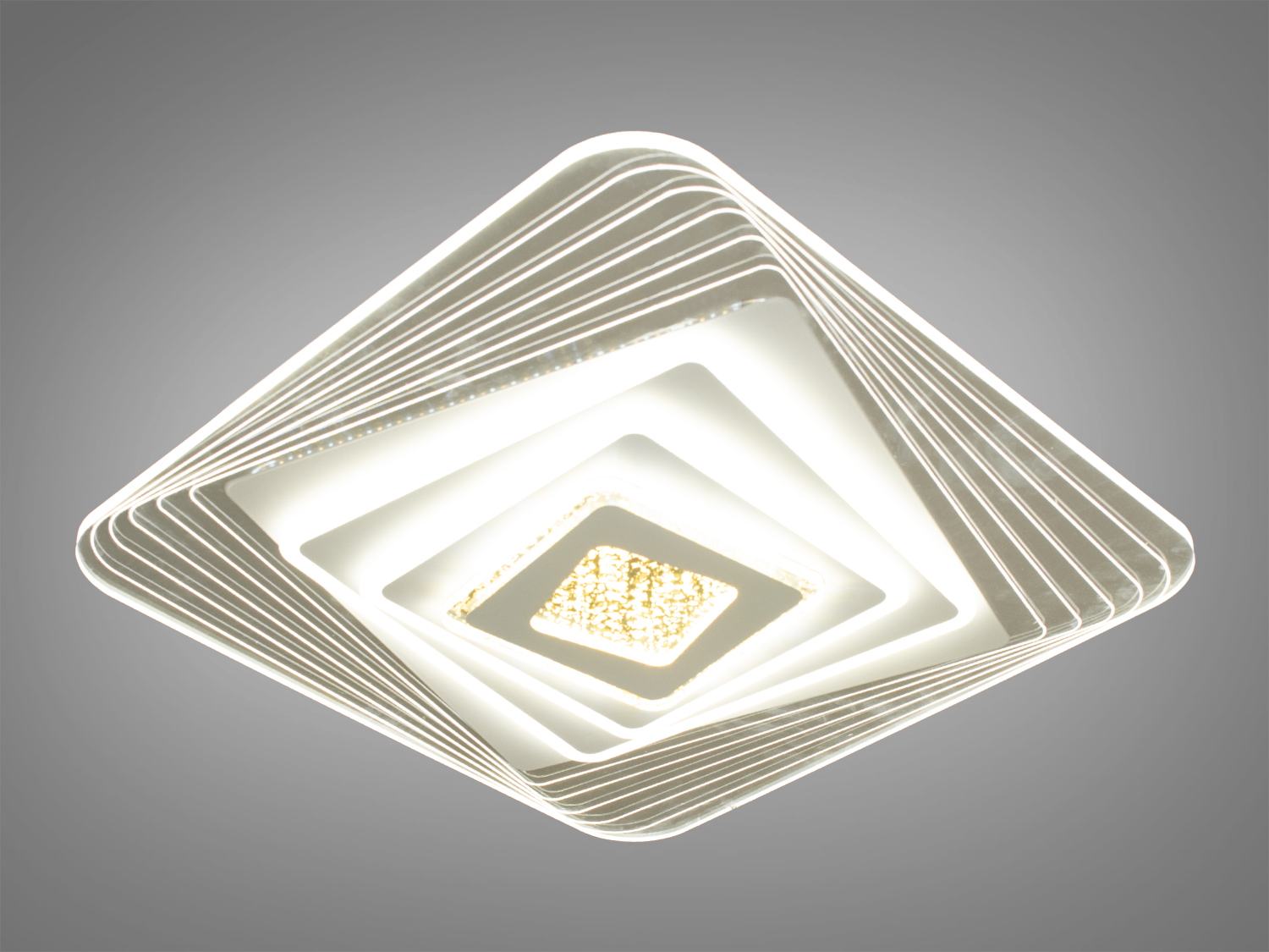 Універсальний стельовий&nbsp;LED світильник з диммером підходить на площу приміщення приблизно 11кв.м. Застосовується також у коридор, для зали, вітальні, спальні, дитячої, оскільки відсутні скляні елементи. Можна також використовувати як бра та настінні світильники.
Світлодіодна панель має кілька режимів: холодний 6000К, нейтральний 4100К, теплий 3200К, димер, що дозволяє регулювати яскравість люстри від 5% до 100% за допомогою пульта, що входить до комплекту.
Світильник світить яскраво, але не сліпить рахунок матеріалу - акрилу, до того ж цей матеріал дуже міцний - його важко пошкодити. Світло рівномірно розподіляється по приміщенню, причому люстра світить дуже м'яко.
Кріпиться до стелі будь-якого типу універсальним кріпленням на монтажну планку.