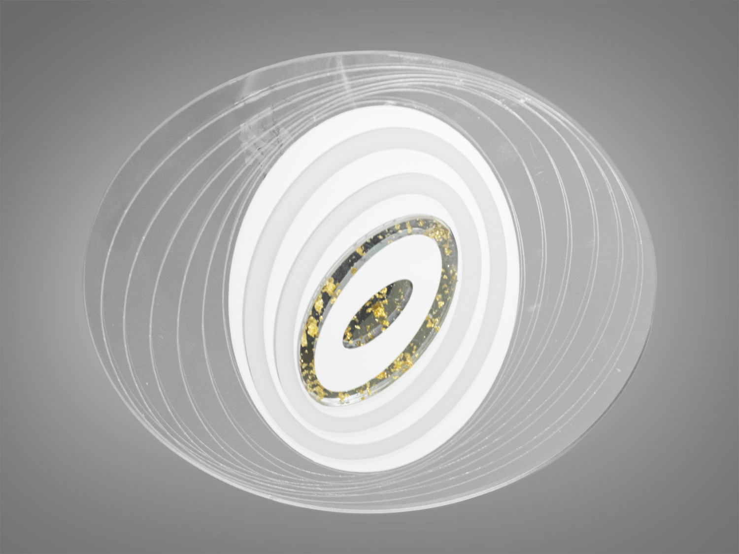 Світлодіодний світильник для коридору з димером підходить на площу приміщення приблизно 4 кв.м. Застосовується також у коридор, для зали, вітальні, спальні, дитячої, оскільки відсутні скляні елементи. Можна також використовувати як бра та настінні світильники.
Світлодіодна панель має кілька режимів: холодний 6000К, нейтральний 4100К, теплий 3200К, димер, що дозволяє регулювати яскравість люстри від 5% до 100% за допомогою пульта, що входить до комплекту.
Світильник світить яскраво, але не сліпить рахунок матеріалу - акрилу, до того ж цей матеріал дуже міцний - його важко пошкодити. Світло рівномірно розподіляється по приміщенню, причому люстра світить дуже м'яко.
Кріпиться до стелі будь-якого типу універсальним кріпленням на монтажну планку.