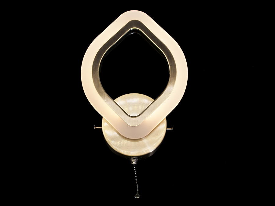 Перед Вами зовсім нове і незвичайне виконання плафонів, що обрамляють LED лампи. Таке бра запросто підійде під будь-який інтер'єр - класичний, сучасний і навіть в стилі &laquo;хай-тек&raquo;.