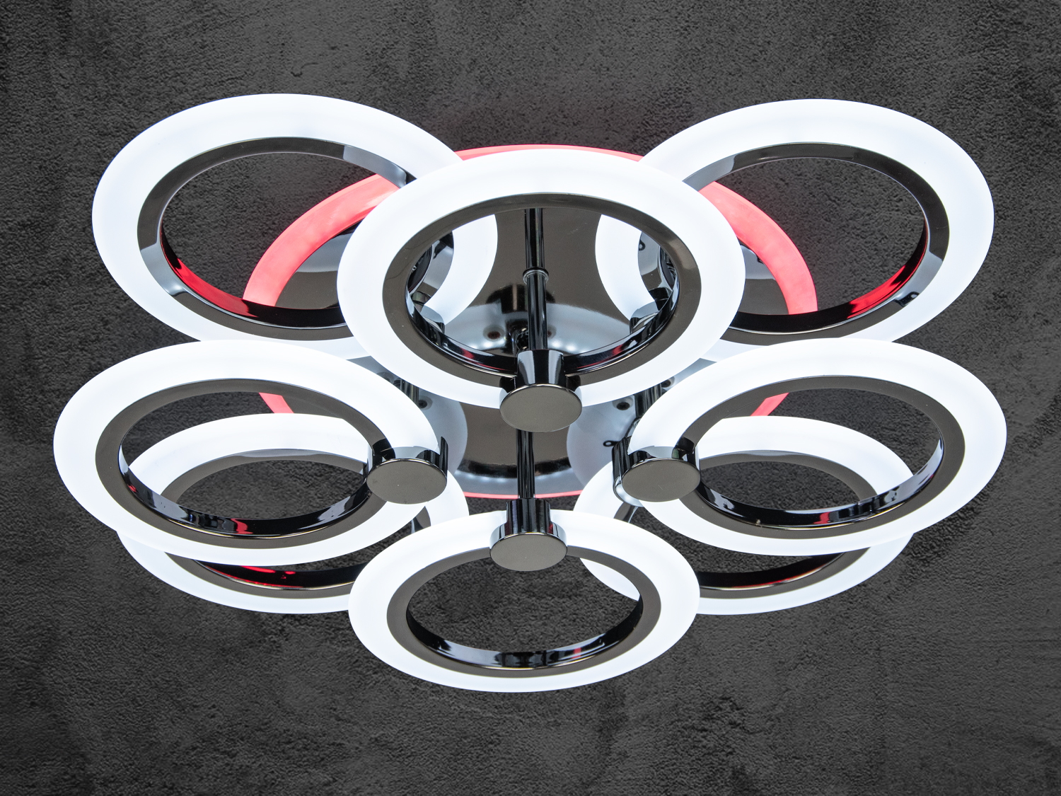 Стельова люстра серії 8022 у чорному хромі з світлодіодними кільцями. Ідеальна для сучасного інтер′єру.