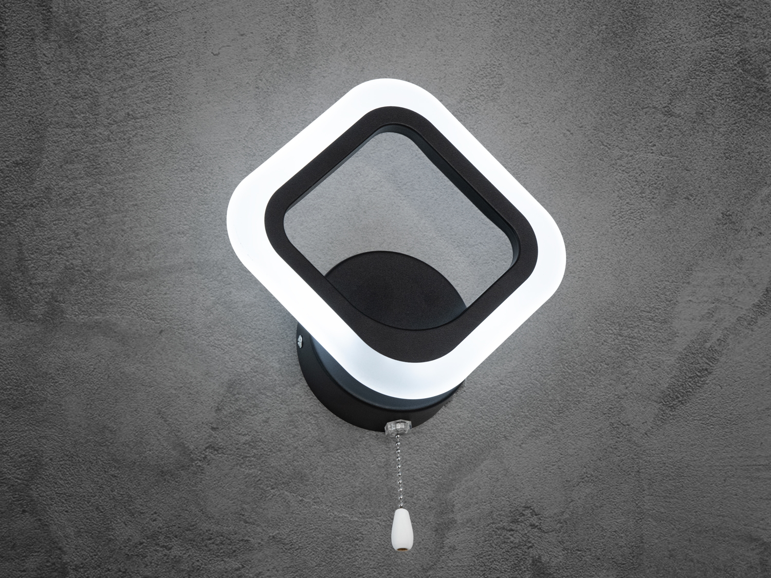 Світлодіодний настінний світильник бра чорного кольору на 12W призначений для читання і освітлення. Світильник не сліпить за рахунок матеріалу - акрилу. За допомогою вимикача є можливість зміни температури світла: теплий, нейтральний, холодний, а також включення-виключення як з настінного вимикача, так і шнурком на самому бра. Кріпиться до стіни, до гіпсокартону або до інших настінним поверхонь.