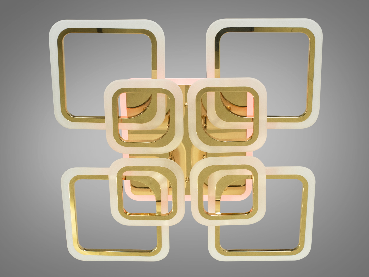 LED-люстра для вітальні з пультом, з LED підсвічуванням, з димером підходить на площу приміщення приблизно 21кв.м.
Світлодіодна люстра має кілька режимів: холодний 6000К, нейтральний 4100К, теплий 3200К, включення-вимикання, кольорове підсвічування. Люстра має електронний димер, що дозволяє регулювати яскравість люстри від 5% до 100% за допомогою пульта, що входить до комплекту.
Люстра світить яскраво, але не сліпить рахунок матеріалу - акрилу, до того ж цей матеріал дуже міцний - його важко пошкодити. Підходить для зали, вітальні, дитячої, спальні. Ще однією незаперечною перевагою цієї світлодіодної люстри для дитячої кімнати є відсутність скляних елементів.
Кріпиться до підвісних, натяжних і звичайних стель.