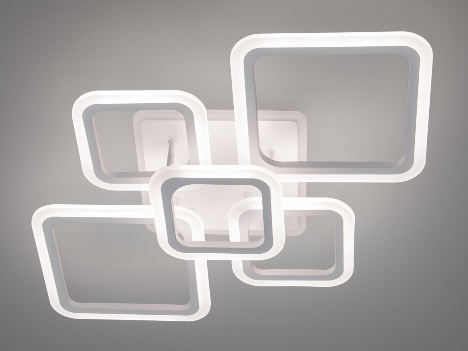 Світлодіодна люстра Серія 8160 з пультом та димером, ідеальна для сучасних інтер′єрів. Потужність 80W, регулювання яскравості та кольору світла.