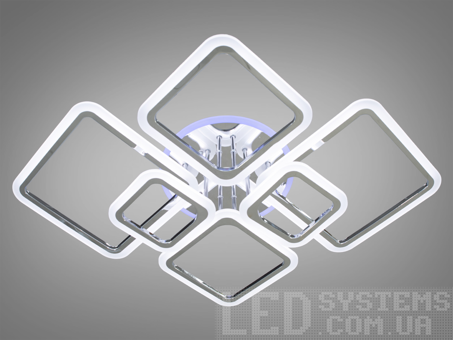 Акрилова лед-люстра для спальні з пультом, з LED підсвічуванням, з димером підходить на площу приміщення приблизно 22 кв.м. Застосовується для зали, вітальні, спальні, кухні, коридору, дитячої, оскільки відсутні скляні елементи.
Світлодіодна люстра має кілька режимів: холодний 6000К, нейтральний 4100К, теплий 3200К, включення-вимикання, кольорове підсвічування, змішаний режим. Люстра має електронний димер, що дозволяє регулювати яскравість люстри від 5% до 100% за допомогою пульта, що входить до комплекту.
Кріпиться до стелі будь-якого типу універсальним кріпленням на монтажну планку.