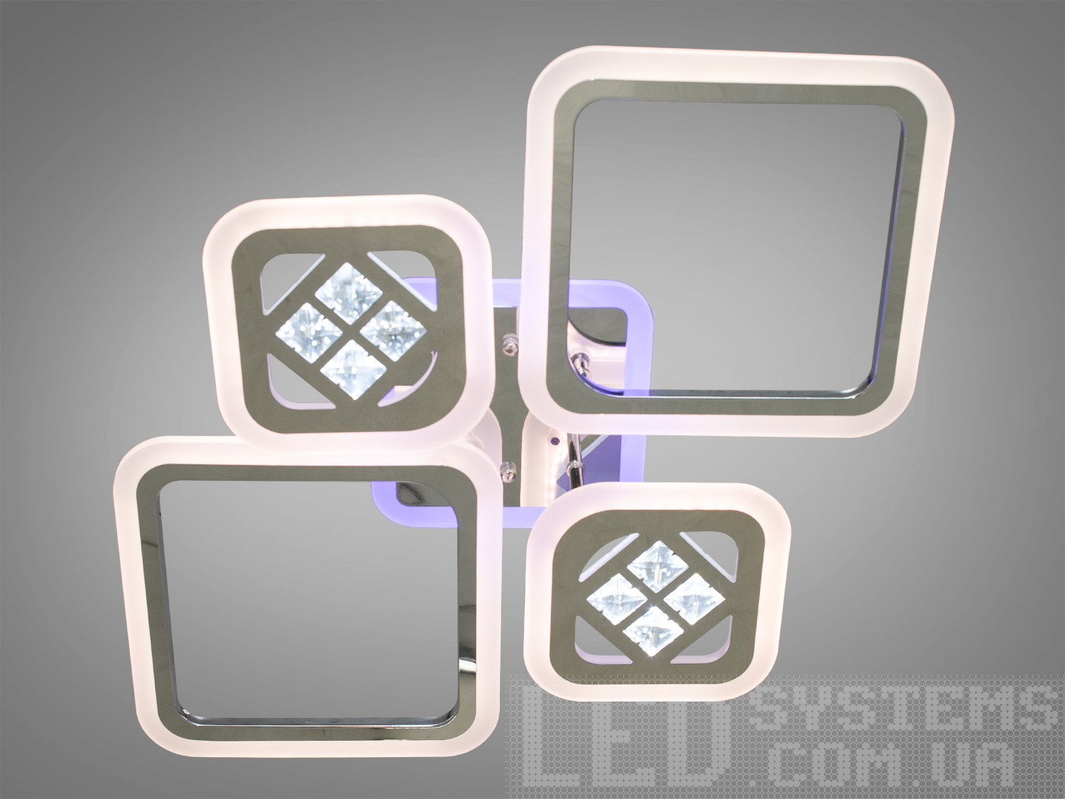 Сучасна LED-люстра в коридор з кольоровим підсвічуванням, з пультом, з димером підходить на площу приміщення приблизно 12 кв.м.
Світлодіодна люстра має кілька режимів: холодний 6400К, нейтральний 4500К, теплий 2700К, кольорове підсвічування, суміщений режим &ndash; будь-яке основне світло плюс будь-який колір світлодіодного підсвічування. Регулювання яскравості люстри від 5 до 100% відбувається за допомогою пульта дистанційного керування, що входить до комплекту.
Люстра світить яскраво, але не сліпить за рахунок матеріалу &ndash; акрилу, до того ж цей матеріал дуже міцний &ndash; його важко зашкодити. Застосовується для невеликого залу, вітальні, кухні, спальні, їдальні, дитячої, тому що відсутні елементи, що б'ються. Кріпиться до підвісних, натяжних, звичайних стель.