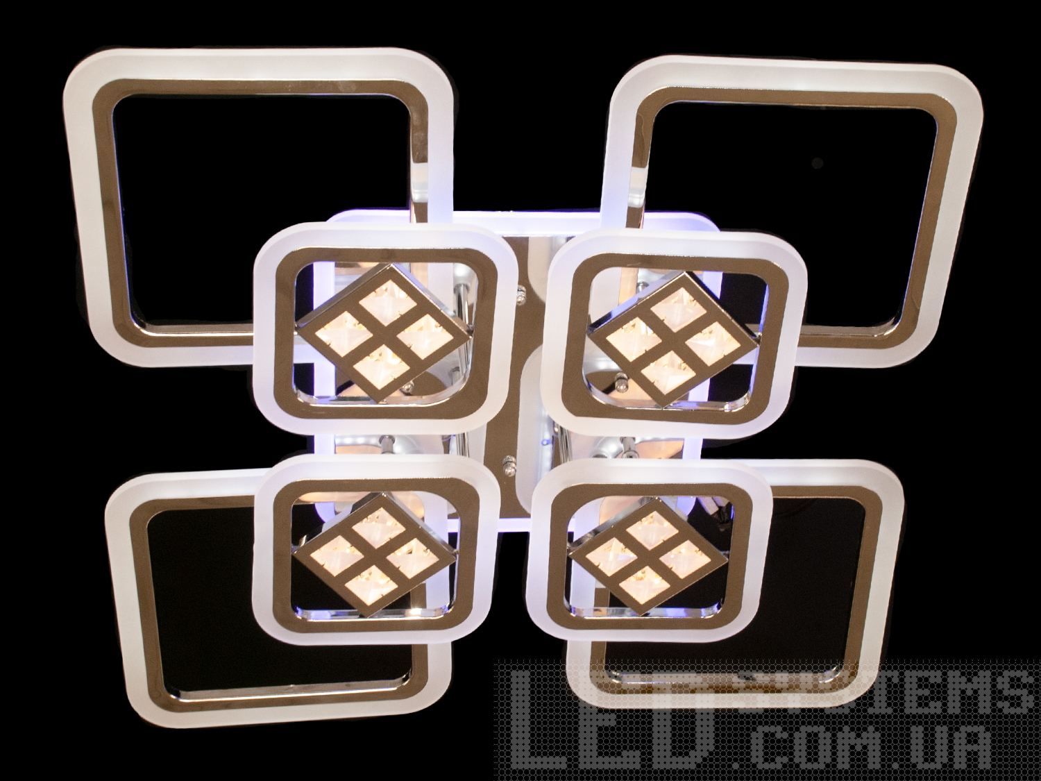 Стельова LED-люстра для залу з диммером, з пультом та підсвічуванням підходить на площу приміщення приблизно 27кв.м.
Світлодіодна люстра має кілька режимів: холодний 6400К, нейтральний 4500К, теплий 2700К, кольорове підсвічування, суміщений режим &ndash; будь-яке основне світло плюс будь-який колір світлодіодного підсвічування. Регулювання яскравості люстри від 5 до 100% відбувається за допомогою пульта дистанційного керування, що входить до комплекту.
Люстра світить яскраво, але не сліпить за рахунок матеріалу &ndash; акрилу, до того ж цей матеріал дуже міцний &ndash; його важко зашкодити. Застосовується для невеликого залу, вітальні, кухні, спальні, їдальні, дитячої, тому що відсутні елементи, що б'ються. Кріпиться до підвісних, натяжних, звичайних стель.