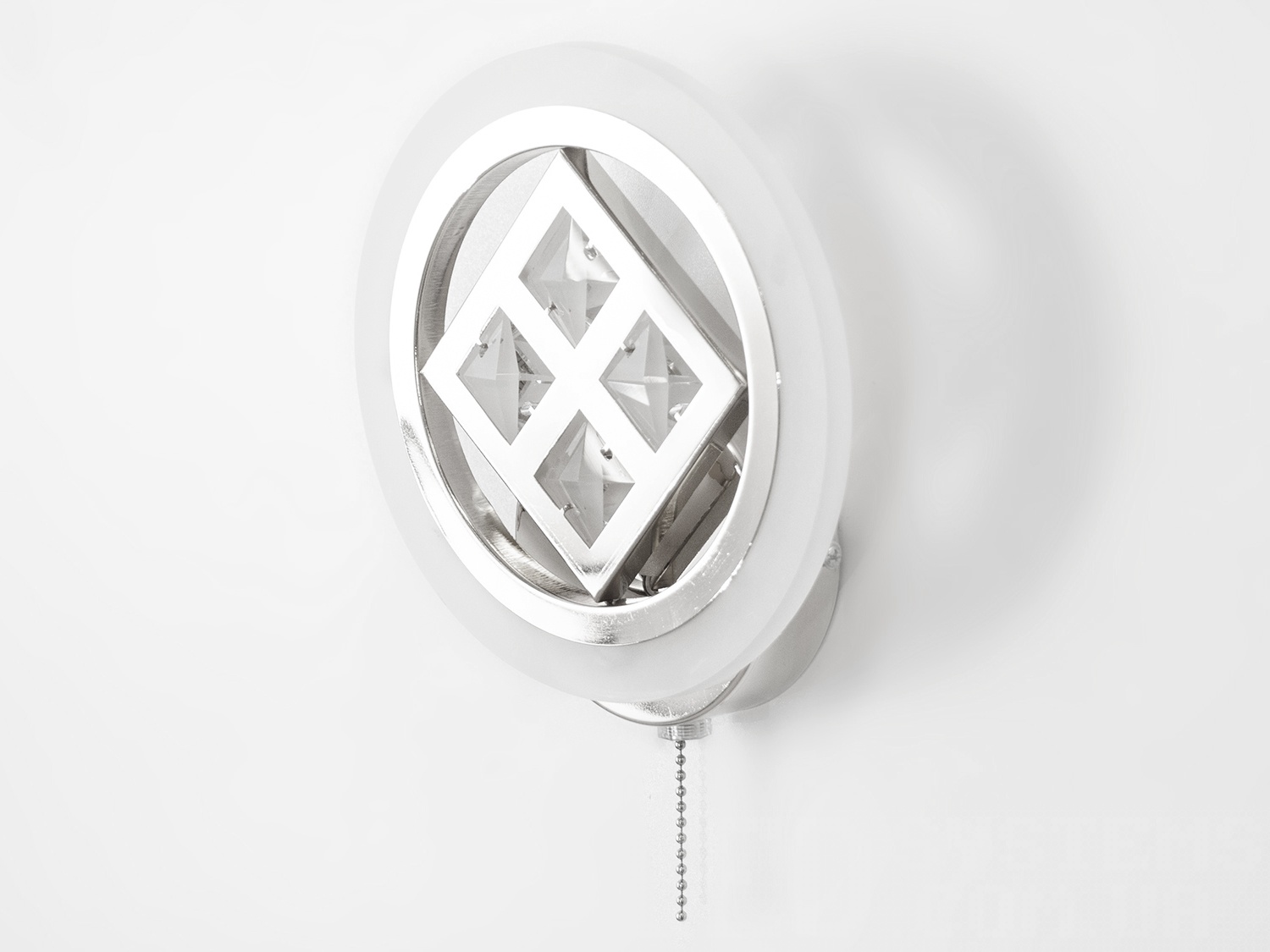 LED бра для читання та освітлення в спальню на стіну кольору хром, на 20W призначений для читання та освітлення. Світильник не сліпить за рахунок матеріалу &ndash; акрилу. За допомогою вимикача є можливість зміни температури світла: теплий 2400К, нейтральний 4500К, холодний 6400К, а також включення-вимикання як із настінного вимикача, так і шнурком на самому бра. Кріпиться до стіни, до гіпсокартону або до інших настінних поверхонь.