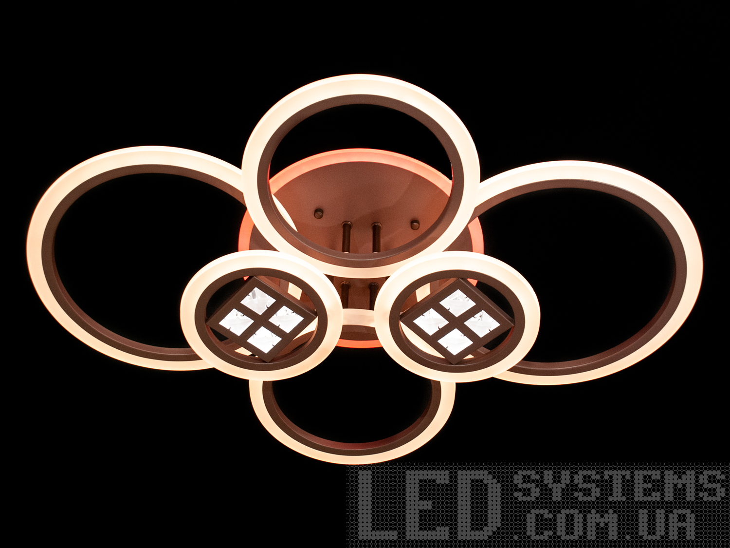 Стельова світлодіодна люстра з пультом застосовується для вітальні, зали, спальні, дитячої кімнати. Режими перемикання: холодний 6400К, нейтральний 4500К, теплий 2700К, LED підсвічування, суміщений режим - будь-яке основне світло плюс світлодіодне підсвічування. Електронний димер, що дозволяє регулювати яскравість люстри від 5% до 100% за допомогою пульта, що входить у комплект разом із люстрою. Люстра світить яскраво, але не сліпить рахунок матеріалу - акрилу, до того ж цей матеріал дуже міцний - його важко пошкодити. Переваги: ​​легка вага, невелика висота, оригінальний дизайн, пульт, димер, додаткове підсвічування. Підходить на площу приміщення приблизно 21м2. Кріпиться до гіпсокартонних, натяжних, звичайних стель.