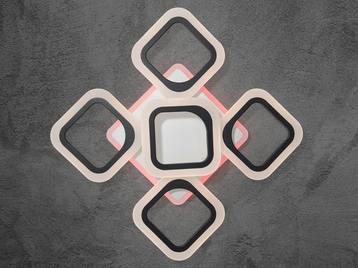 Мінімалістична LED люстра з LED-підсвіткою, з пультом, з димером підходить на площу приміщення приблизно 18 кв. м. Підходить також для віталень, для залів, спалень і холів, у дитячу кімнату, оскільки немає елементів, що б'ються, створюючи м'яке та рівномірне освітлення з можливістю індивідуального настроювання.
Ця люстра являє собою стильне та сучасне рішення для освітлення, яке ідеально підійде для інтер'єрів у стилі мінімалізм і 