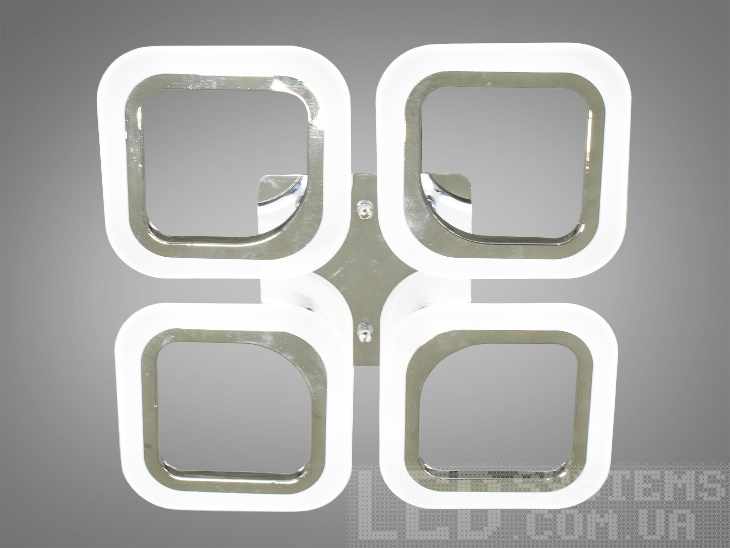 Невелика світлодіодна люстра в коридор з пультом та димером підходить на площу приміщення приблизно 8кв.м.
Світлодіодна люстра має кілька режимів: холодний 6000К, нейтральний 4100К, теплий 3200К. Регулювання яскравості люстри від 5 до 100% відбувається за допомогою пульта дистанційного керування, що входить до комплекту. Кожне включення вимикання по черзі переводить люстру за такими режимами: холодне світло, тепле світло, нейтральне світло.
Люстра світить яскраво, але не сліпить за рахунок матеріалу &ndash; акрилу, до того ж цей матеріал дуже міцний &ndash; його важко зашкодити. Застосовується для зали, вітальні, кухні, спальні, їдальні, дитячої, тому що відсутні елементи, що б'ються. Кріпиться до підвісних, натяжних, звичайних стель.