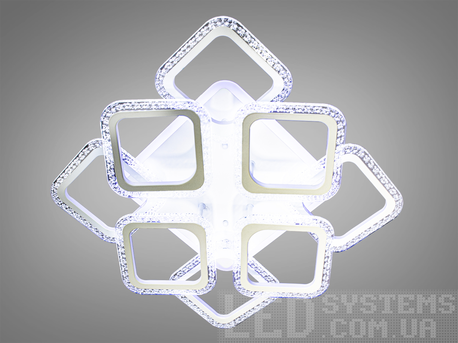 Сучасна акрилова Led люстра з пультом білого кольору, з підсвічуванням підходить на площу приміщення приблизно 23кв. м. Світлодіодна люстра має кілька режимів: холодний 6400К, нейтральний 4500К, теплий 2700К, LED підсвічування, суміщений режим - будь-яке основне світло плюс будь-який колір світлодіодного підсвічування. Люстра має електронний димер, що дозволяє регулювати яскравість люстри від 5% до 100% за допомогою пульта, що йде в комплекті з люстрою. Підходить для невисоких стель (натяжних, навісних, звичайних). Застосовується для спальні, зали, вітальні, їдальні, дитячої (відсутні скляні елементи).

Люстра відноситься до серії QX