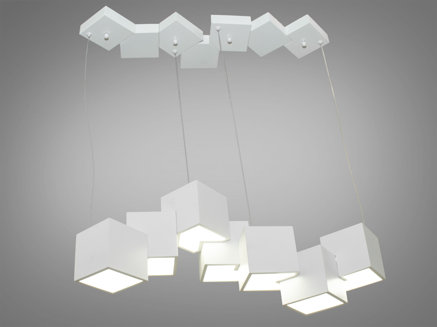 Сучасний світлодіодний підвіс у кухню-студію також застосовується для невеликої вітальні, кухні, спальні, їдальні, дитячої. Такі світильники ідеально впишуться в сучасні будинки, квартири, кафе, арт-простір, коворкінги, квеструми. Короткий і в той же час дуже елегантний дизайн цієї люстри підійде для цінителів мінімалізму і свободи думки в інтер'єрі.
Яскраве світло повинне бути тільки там де воно дійсно потрібне, а решта має висвітлюватися легким світлом, що заповнює. Саме для створення якісного локального освітлення ми пропонуємо використовувати ці світильники.
Довжина світильника регулюється стандартними затискачами для підвісних люстр. Колірна температура світильника 4500К. Кріпиться до підвісних, натяжних, звичайних стель.
&nbsp;