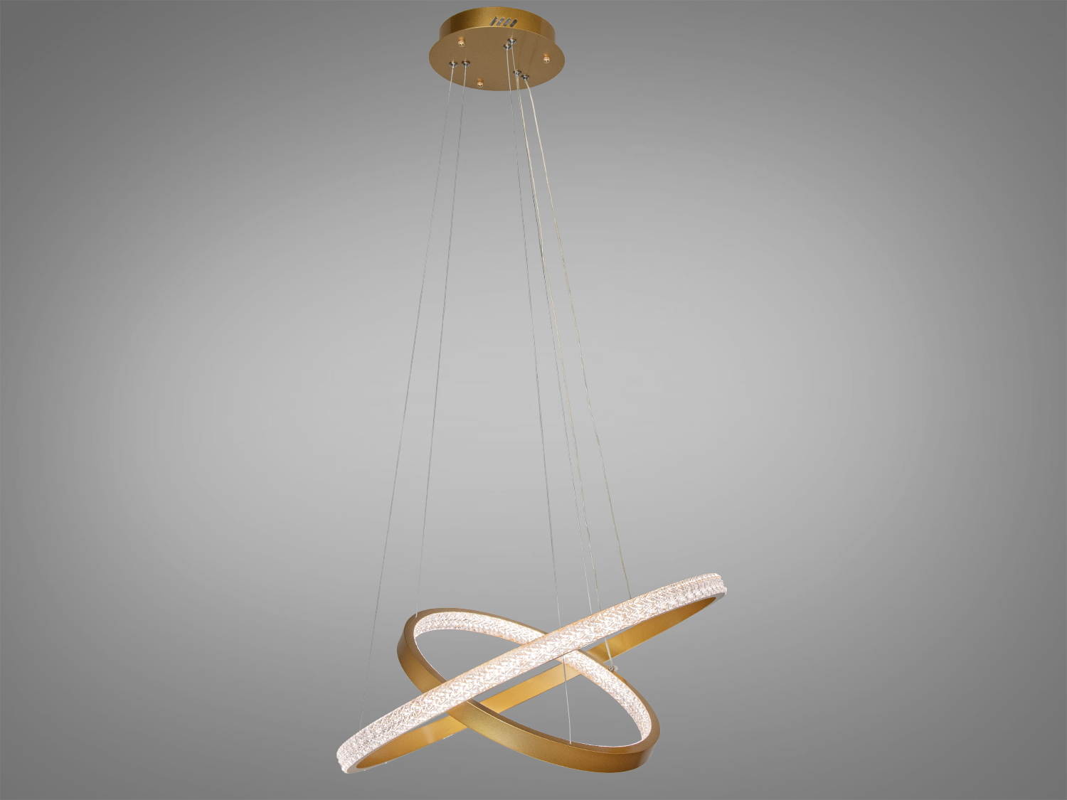 Підвісна LED люстра в офіс з димером - це втілення динаміки в статиці, де строга геометрія зєднується з грою ліній та світла. Два незалежні елементи — золоте кільце і світлова балка, що його перетинає, — створюють візуальний баланс між хаосом і порядком.