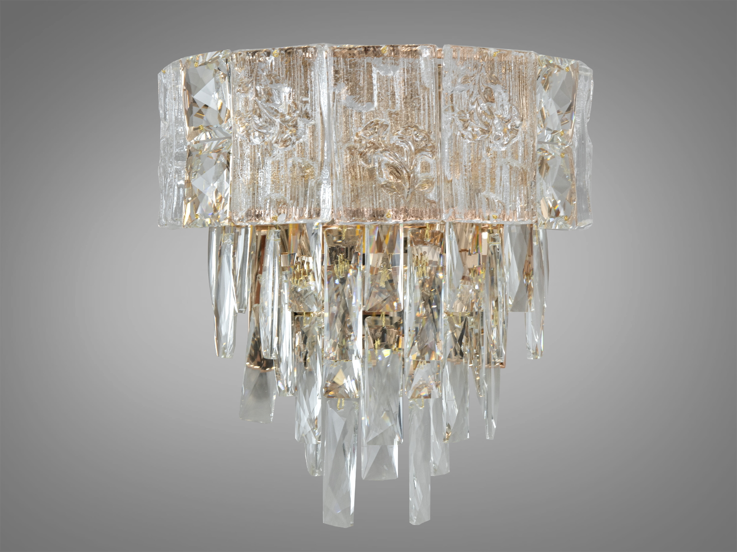 Елітне класичне бра із кришталю у вітальню призначене для стильного сучасного чи класичного інтер'єру. Враховуючи потреби сучасного освітлення, світильник розрахований на дві лампи Е14. Бра освітлює простір м'яким, але водночас яскравим світлом, що ідеально підходить для створення затишної атмосфери в кімнаті. Така універсальність дозволяє використовувати його як у маленьких кімнатах, так і просторих зонах.
З основою золотистого кольору, що сяє під кожним кутом, світильник стає справжньою окрасою будь-якого інтер'єру.
Кріпиться до будь-якого типу стінних поверхонь універсальним кріпленням на планку.
Лампи до комплекту не входять.