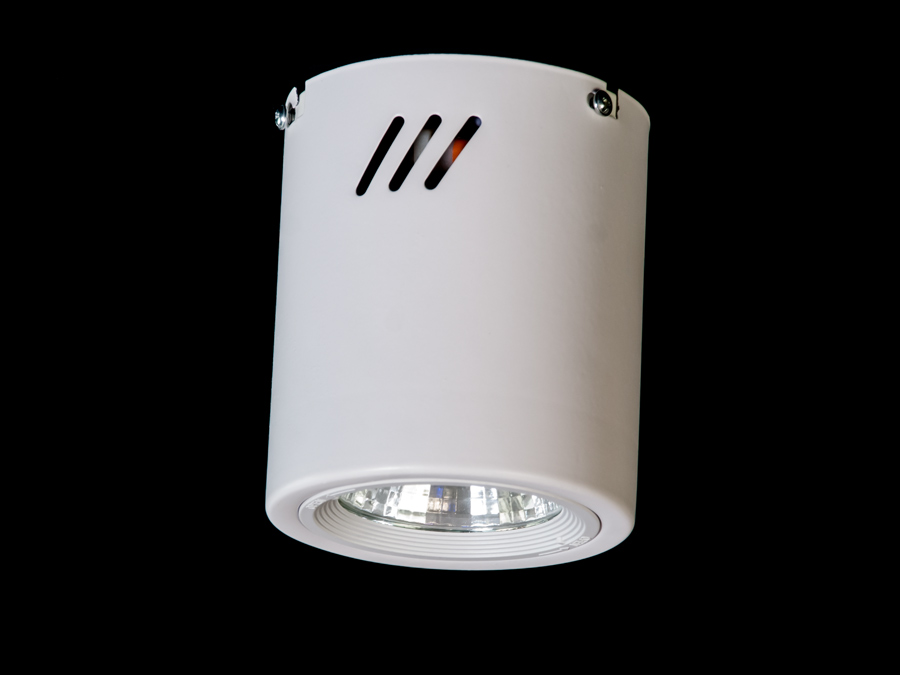 &nbsp;&nbsp;&nbsp;Точкові світильники прості та легкі в установці, тому їх монтування не займе багато часу та праці. Вони запросто можуть змінити простір приміщення. Якщо точкові світильники встановити по периметру стелі, то він буде здаватися вище, а сама кімната - набагато більше. Прийміть це як керівництво до дії. І тоді ці кришталеві точкові світильники будуть здатні забезпечити Вам комфорт саме на тому рівні, якого Ви так довго чекали. Для оптових покупців відпускається лише ящиками по 50 шт. &nbsp;&nbsp;&nbsp;Лампа і трансформатор в комплект не входять.