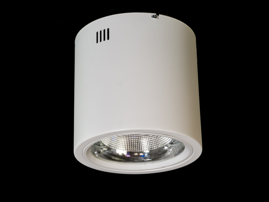 В сучасному дизайні інтер'єрів, де кожен предмет вибирається з метою створення ідеальної гармонії і функціональності, накладний світлодіодний точковий світильник для зали, вітальні від ТМ 