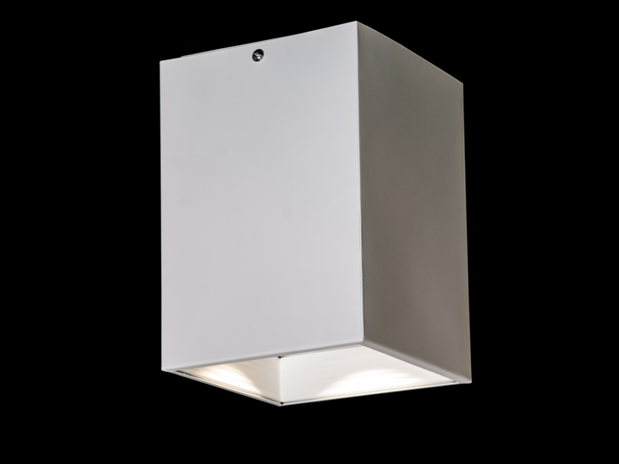 &nbsp;&nbsp;&nbsp;Точкові світильники прості та легкі в установці, тому їх монтування не займе багато часу та праці. Вони запросто можуть змінити простір приміщення. Якщо точкові світильники встановити по периметру стелі, то він буде здаватися вище, а сама кімната - набагато більше. Прийміть це як керівництво до дії. І тоді ці кришталеві точкові світильники будуть здатні забезпечити Вам комфорт саме на тому рівні, якого Ви так довго чекали. Для оптових покупців відпускається лише ящиками по 50 шт. &nbsp;&nbsp;&nbsp;Лампа і трансформатор в комплект не входять.