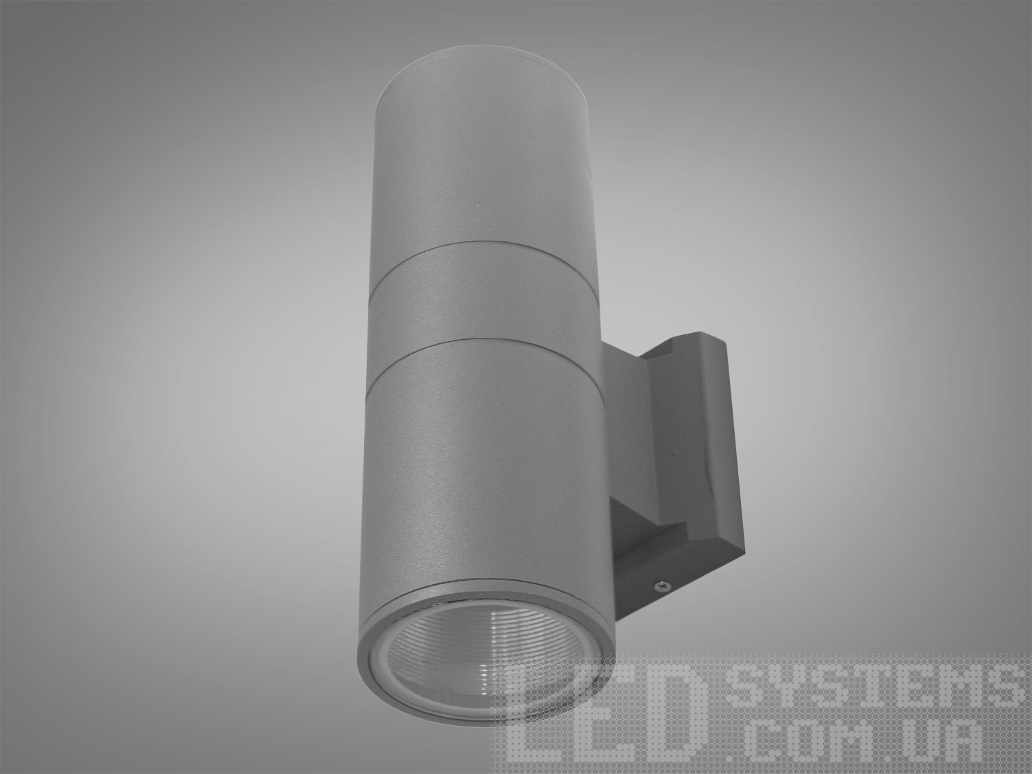 Настінний світильник для архітектурного підсвічування на 2 лампи підійде для освітлення дачної ділянки, прибудинкової території приватного чи багатоквартирного будинку. Також може бути використаний у приміщенні як заміна настінного бра. Застосовується для створення вражаючої атмосфери та привабливого зовнішнього вигляду вашого будинку чи комерційної будівлі.
Фасадний світильник має малий розмір і високу світловіддачу, всередині знаходиться патрон під лампу розжарювання, світлодіодну, енергозберігаючу з цоколем Е27.
Із захистом IP67, це вуличне підсвічування повністю захищене від пилу та води, що дозволяє їй чудово справлятися з екстремальними погодними умовами, включаючи дощ, сніг та вологу. Ви можете бути впевнені у надійності та довговічності цього світильника навіть при експлуатації на відкритому повітрі.
Світильник кріпиться до стіни за допомогою монтажної планки.