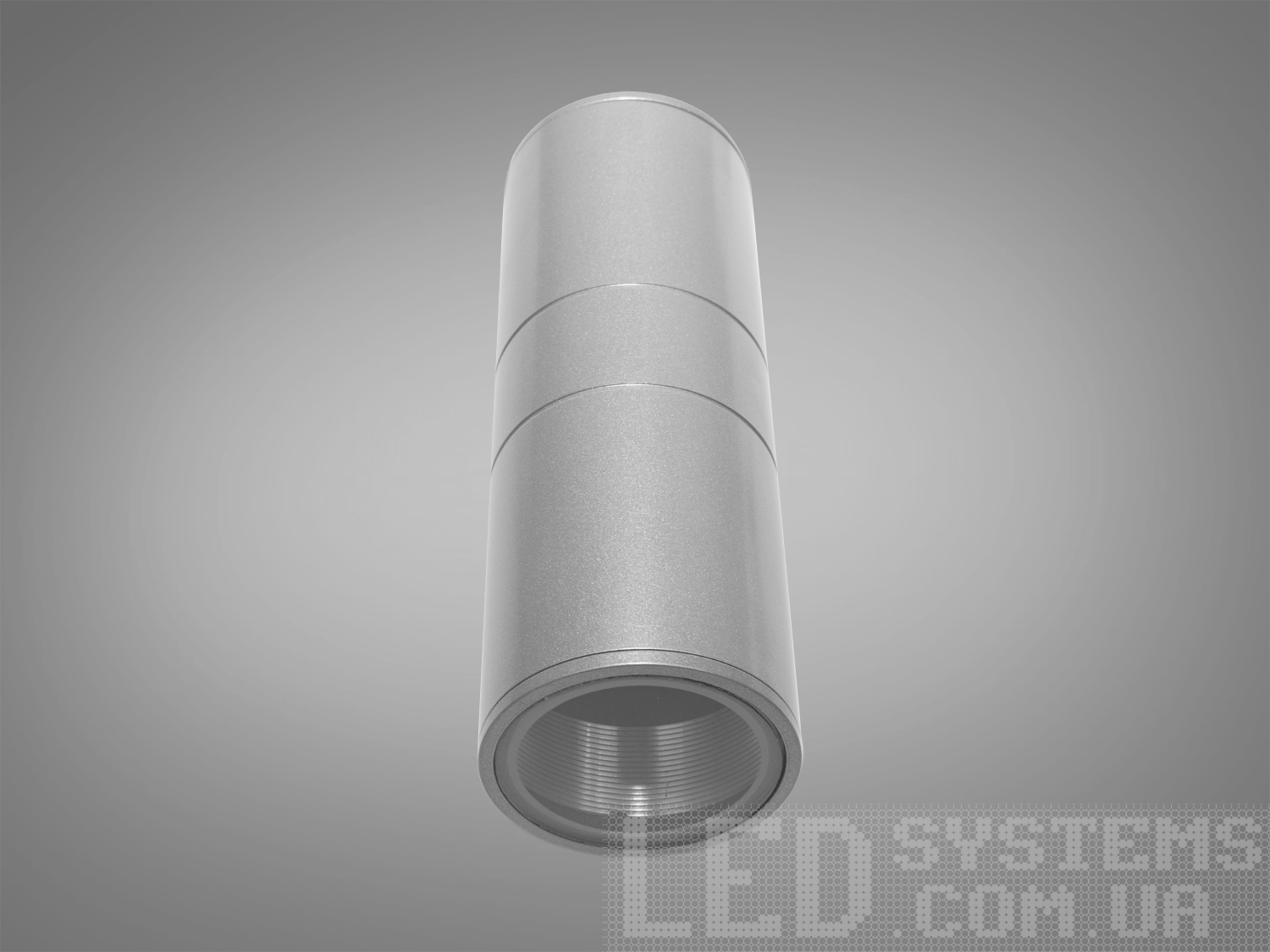 Вуличне підсвічування для фасадів будинку на 2 лампи підійде для освітлення дачної ділянки, прибудинкової території приватного або багатоквартирного будинку. Також може бути використаний у приміщенні як заміна настінного бра. Застосовується для створення вражаючої атмосфери та привабливого зовнішнього вигляду вашого будинку чи комерційної будівлі.
Фасадний світильник має малий розмір і високу світловіддачу, всередині знаходиться патрон під лампу розжарювання, світлодіодну, енергозберігаючу з цоколем Е27.
Із захистом IP67, це вуличне підсвічування повністю захищене від пилу та води, що дозволяє їй чудово справлятися з екстремальними погодними умовами, включаючи дощ, сніг та вологу. Ви можете бути впевнені у надійності та довговічності цього світильника навіть при експлуатації на відкритому повітрі.
Світильник кріпиться до стіни за допомогою монтажної планки.