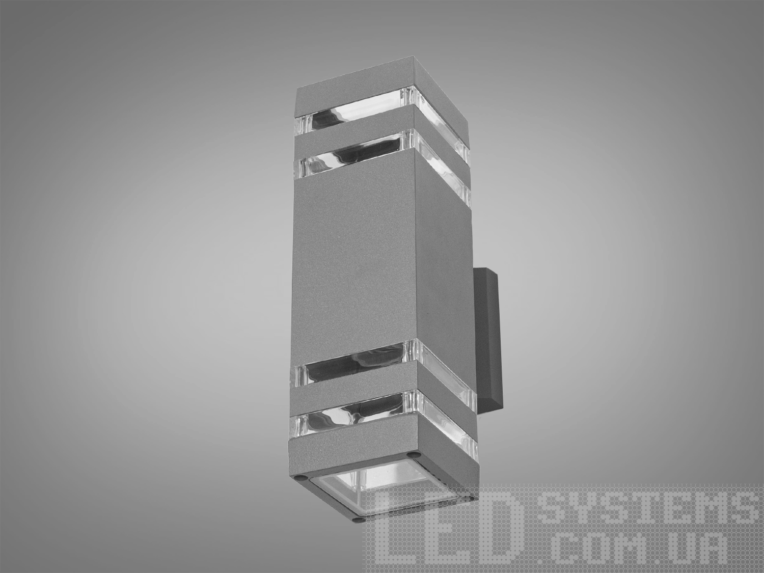 Вуличне підсвічування для фасаду на 2 сторони (на 2 лампи) підійде для освітлення дачної ділянки, прибудинкової території приватного або багатоквартирного будинку. Також може бути використаний у приміщенні як заміна настінного бра. Застосовується для створення вражаючої атмосфери та привабливого зовнішнього вигляду вашого будинку чи комерційної будівлі.
Фасадний світильник має малий розмір і високу світловіддачу, всередині знаходиться патрон під лампу розжарювання, світлодіодну, енергозберігаючу з цоколем Е27.
Із захистом IP67, це вуличне підсвічування повністю захищене від пилу та води, що дозволяє їй чудово справлятися з екстремальними погодними умовами, включаючи дощ, сніг та вологу. Ви можете бути впевнені у надійності та довговічності цього світильника навіть при експлуатації на відкритому повітрі.
Світильник кріпиться до стіни за допомогою монтажної планки.