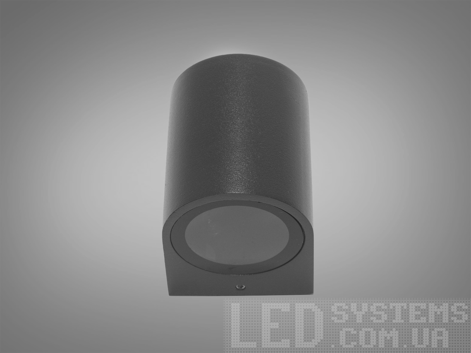 Ультрасучасне фасадне підсвічування на 1 лампу підійде для освітлення дачної ділянки, прибудинкової території приватного або багатоквартирного будинку. Також може бути використаний у приміщенні як заміна настінного бра. Застосовується для створення вражаючої атмосфери та привабливого зовнішнього вигляду вашого будинку чи комерційної будівлі.
Фасадний світильник має малий розмір і високу світловіддачу. Світлодіодні лампи з цоколем GU10 забезпечують яскраве, енергоефективне освітлення, яке скорочує енергоспоживання та забезпечує довговічність.
Із захистом IP67, це вуличне підсвічування повністю захищене від пилу та води, що дозволяє їй чудово справлятися з екстремальними погодними умовами, включаючи дощ, сніг та вологу. Ви можете бути впевнені у надійності та довговічності цього світильника навіть при експлуатації на відкритому повітрі.
Світильник кріпиться до стіни за допомогою монтажної планки.