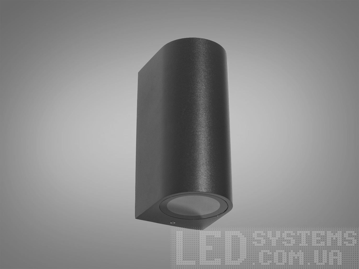 Архітектурне фасадне підсвічування на 2 лампи підійде для освітлення дачної ділянки, прибудинкової території приватного або багатоквартирного будинку. Також може бути використаний у приміщенні як заміна настінного бра.
Фасадний світильник має малі розміри і високу світловіддачу, всередині знаходиться патрон під світлодіодну або галогенову лампу з цоколем GU10. Щоб підсвічування добре працювало в несприятливих умовах вулиці, виробник оснастив її ступенем захисту класу IP67, стійкий до вологи та пилу.
Світильник кріпиться до стіни за допомогою монтажної планки.