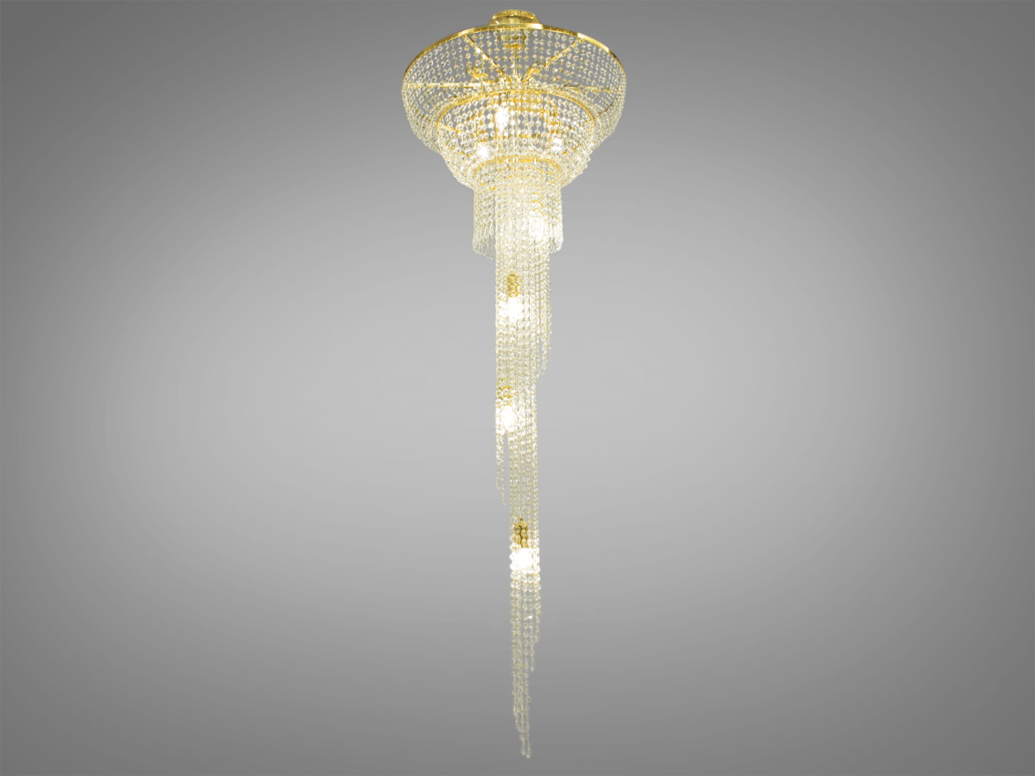 Каскадна кришталева люстра класу люкс ідеально підходить для використання в холах або вітальнях, сходових зонах приватних будинків, ресторанів або готелях, підкреслюючи статус і смак його власника, надаючи вишуканості інтер'єру. Кришталеві підвіски, виконані у правильній формі, створюють захоплюючий світловий ефект, граючи на світлі.
Ці класичні каскадні люстри ідеально підійдуть для використання у приміщеннях з висотою від двох з половиною до п'яти, і навіть до семи метрів.
Люстра-підвіс під лампи розжарювання, економки або світлодіодні лампи з цоколем Е14.
Можливі відхилення за відтінками кольору золота кришки та основи.
Увага. Вага люстри 10кг.