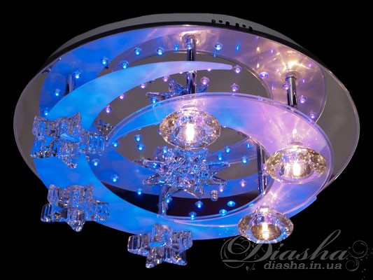 Ексклюзивний варіант цієї неповторної моделі
відрізняється не тільки своїм оригінальним дизайном, а й неперевершеним світлодіодним підсвічуванням.
Режим світлодіодного підсвічування набагато спокійніше і менш ярок, ніж включення навіть мінімальної кількості галогенових ламп. Подібне освітлення принесе у Ваш інтер′єр спокій, затишок і тепло, подарує легке, таємниче, чарівне освітлення. Він ідеально підійде в якості нічника, адже світлодіоди, на відміну від всіх інших типів освітлювальних приладів, не мерехтять, мають низьке тепловиділення, завдяки чому пожежобезпечні і практично вся спожита енергія перетворюється в світло, що, в свою чергу, - економічність. До того ж, не буде довгого звикання до яскравого світла, що вельми корисно для зору. Ця люстра запросто створить у Вашій кімнаті будь-яке освітлення від яскравої феєрії свята до таємничої напівтемряви.
Нова серія сучасних галогенових люстр здатна забезпечити Вам комфорт на рівні, який перевищує всі Ваші очікування.