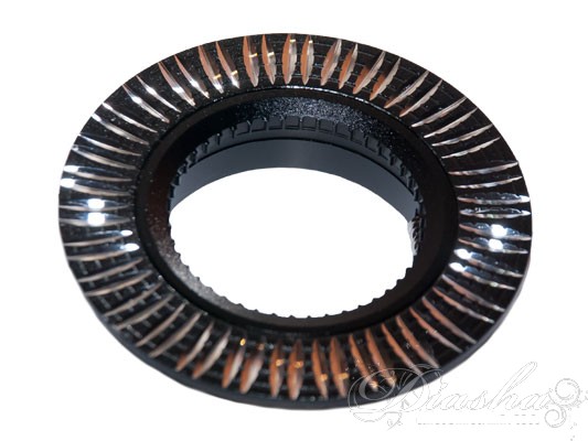 &nbsp;&nbsp;&nbsp;Новая серия точечных светильников Feron позволит сделать Вашу квартиру стильной и современной. Данные светильники идеально подходят для светодиодных ламп, которые обеспечивают наилучшие параметры освещенности и энергосбережения, давая дизайнеру интерьера возможность для креатива. 
&nbsp;&nbsp;&nbsp; Точечная врезка - это специальный встраиваемый светильник, который используется для направленной или общей подсветки определенных участков Вашей квартиры. Их применяют на кухне, в ванной комнате, для освещения лестниц и в жилых комнатах. 
&nbsp;&nbsp;&nbsp;При равномерном распределении различных источников света (например: люстра в центре комнаты + точечные светильники по краю потолка) вы можете добиться эффекта отсутствия тени и зрительно увиличить пространство комнаты. Куда бы Вы ни посмотрели, точечные светильники будут освещать пространство перед Вами и все окружающие Вас предметы.
